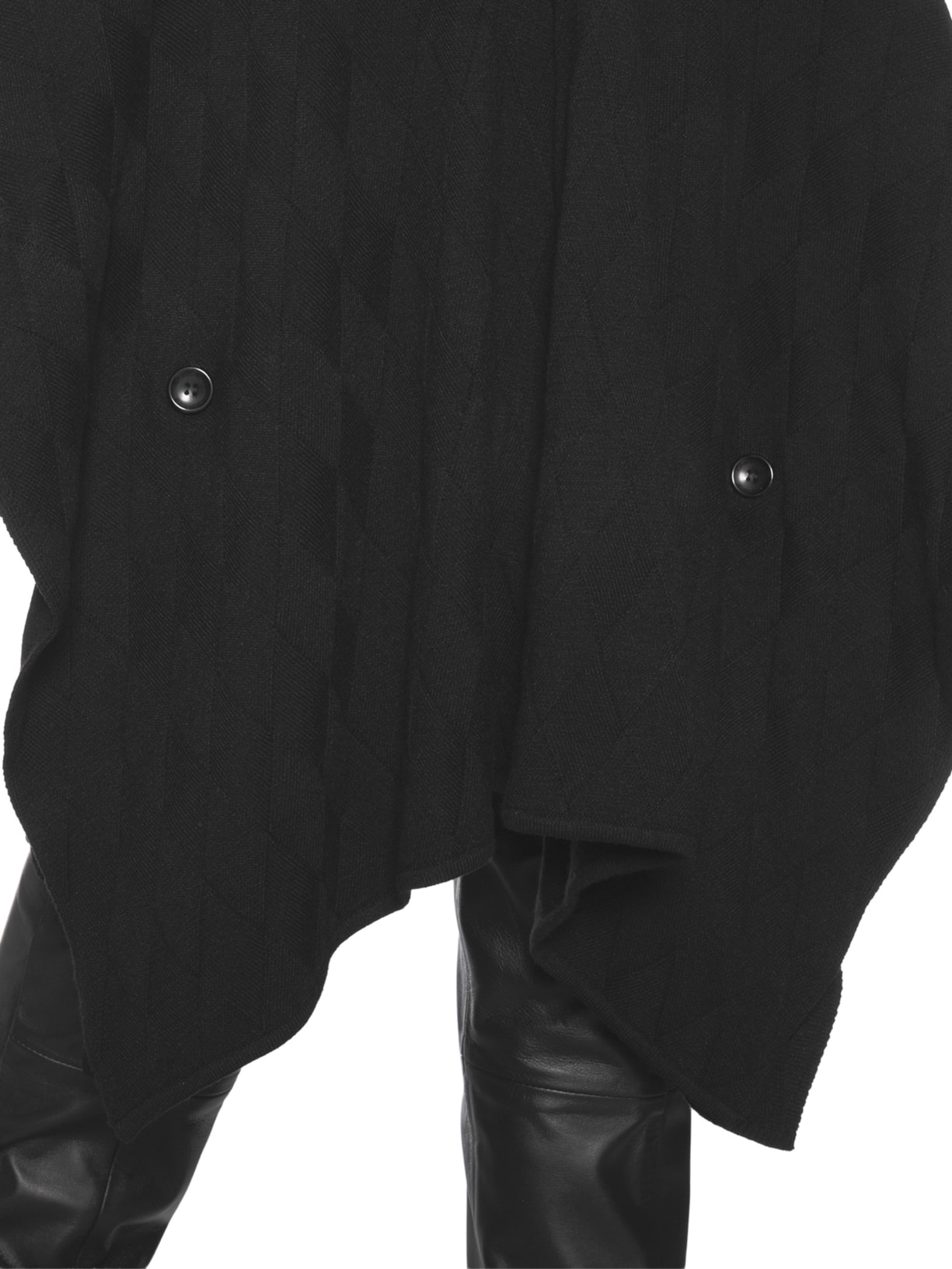 Poncho Feminino Jacque Preto Carol Bassi