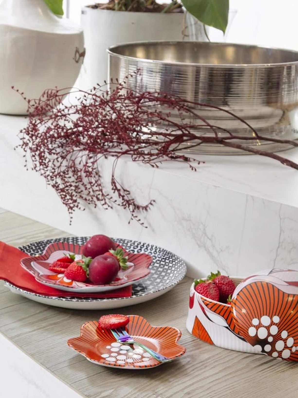 Prato Decorado Flor Mini Daisy Por-do-sol Em Porcelana 1 Peça Vermelho Studio Cris Azevedo