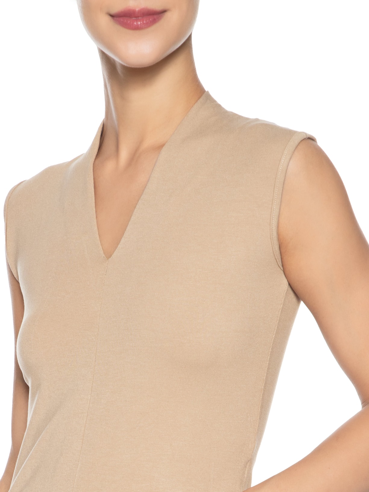 Regata Feminina Decote V Bege Basiq