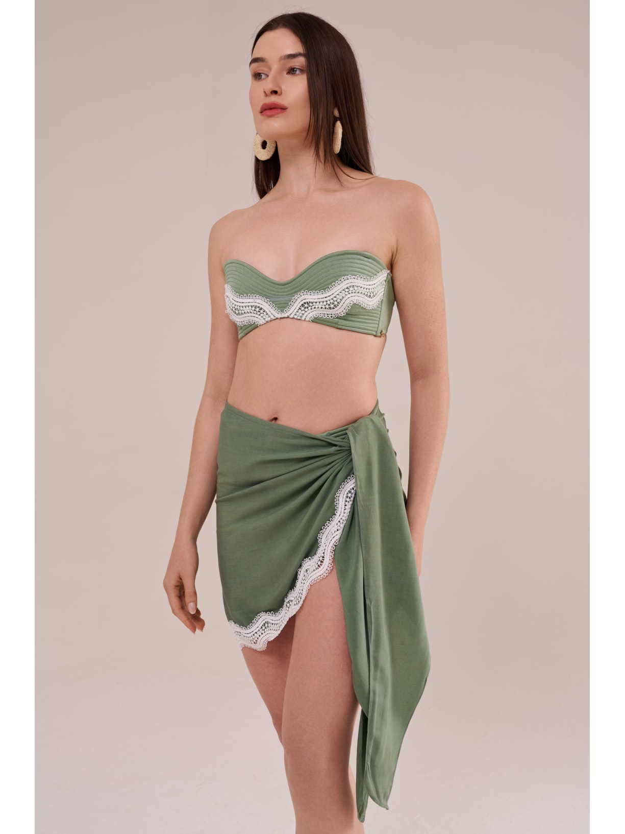 saia com amarração lateral e guipuire paraty Suntime