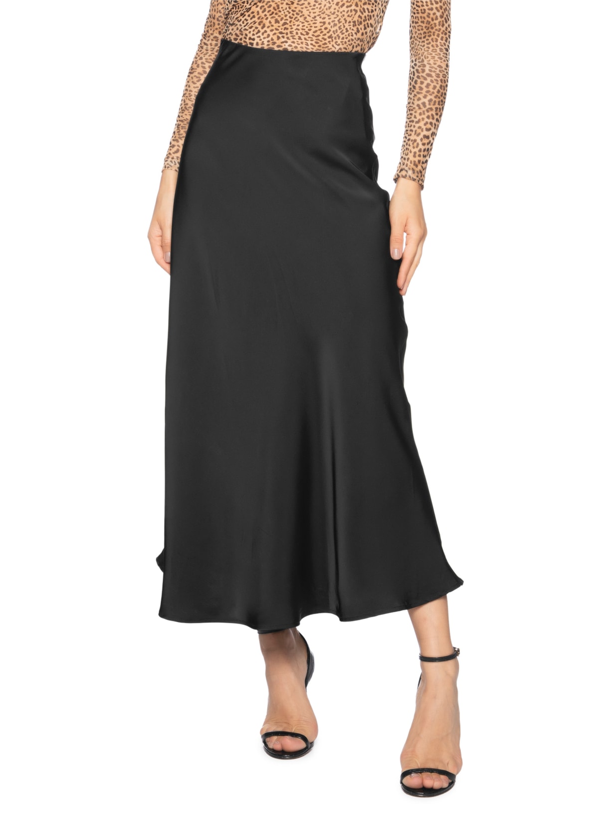 Saia Midi em Cetim Preto Market 33