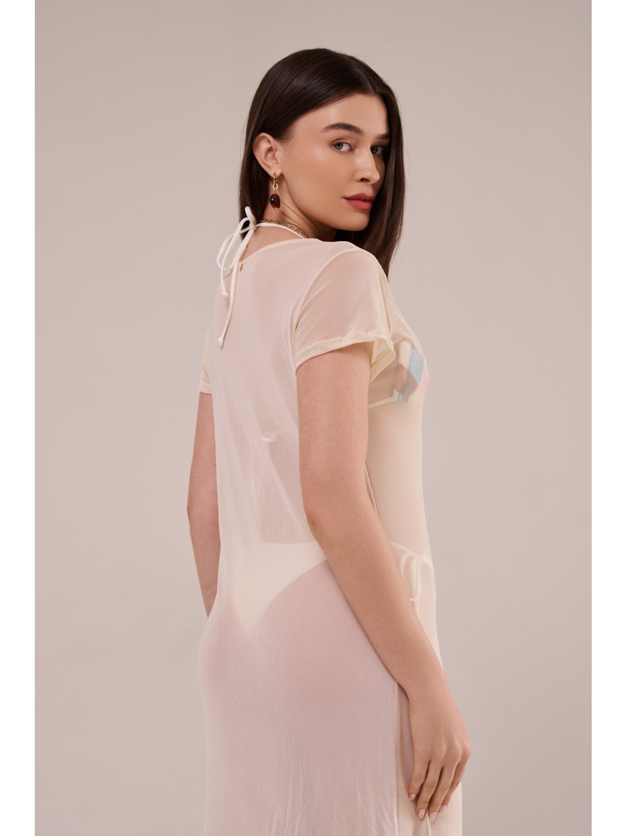 saída longa em tule canoa off white Suntime