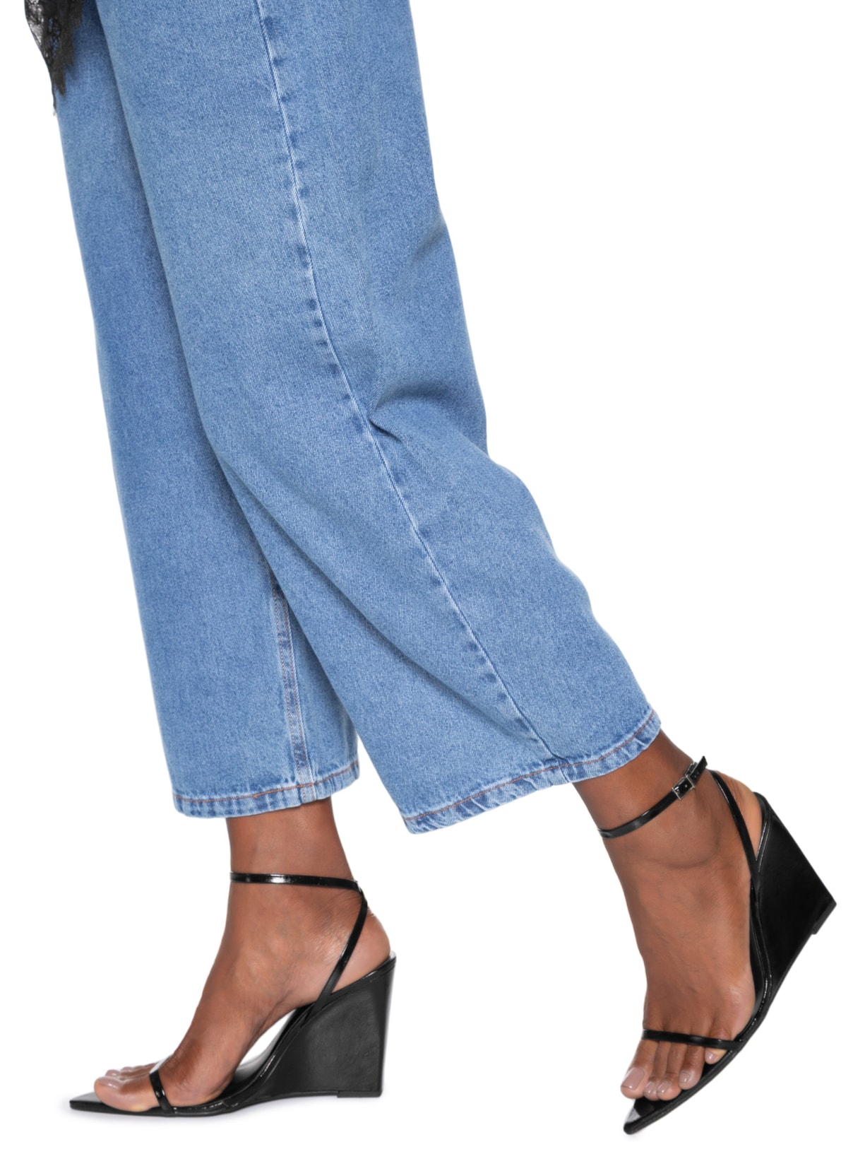 Sandália Feminina Em Couro Com Salto Anabela Preto Market 33