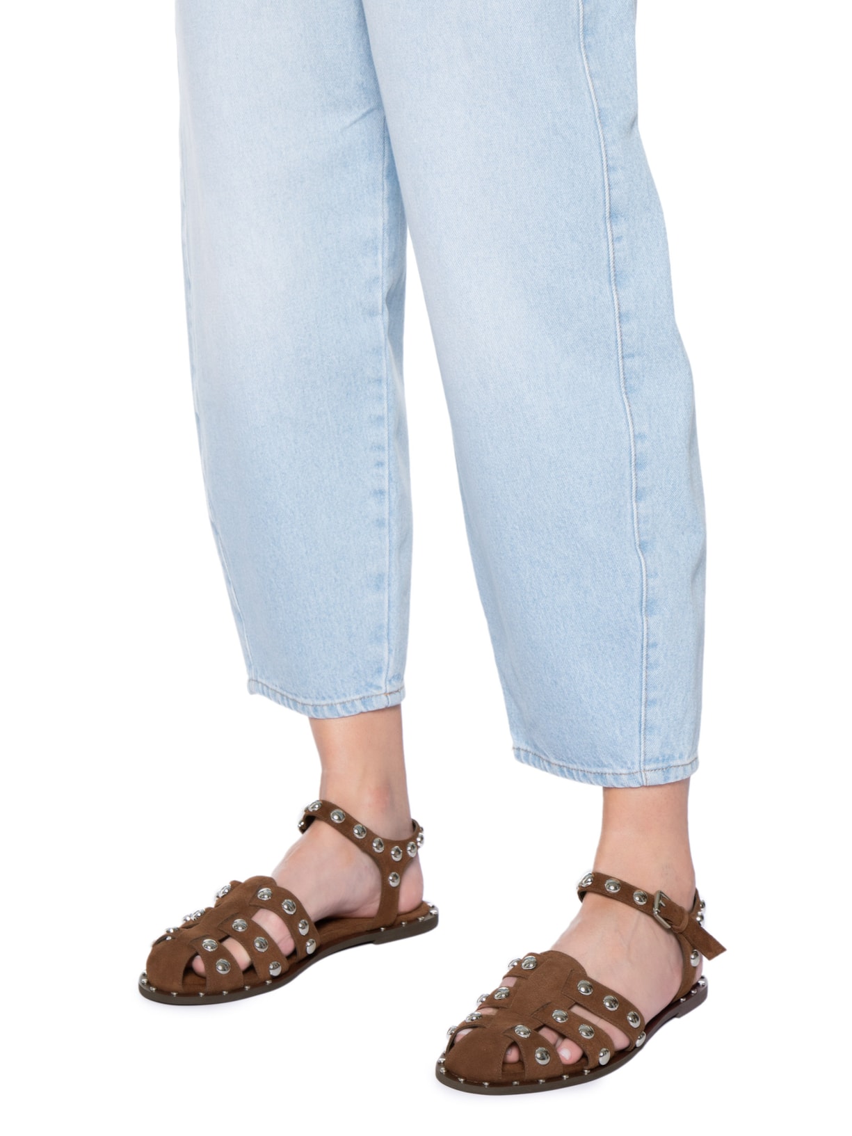 Sandália Feminina Fisherman Em Couro Com Tachas Marrom Market 33