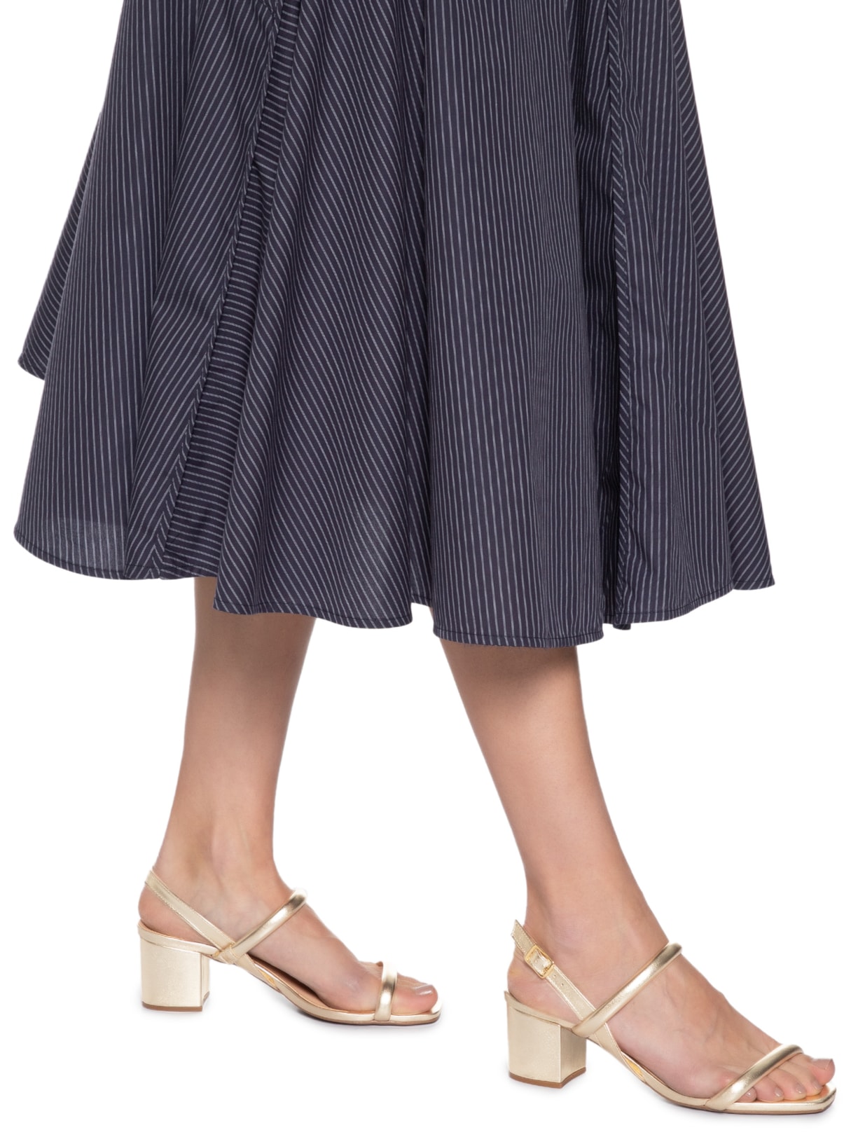 Sandália Feminina Metalizada Tiras Bombadas Salto Bloco Dourado Arezzo