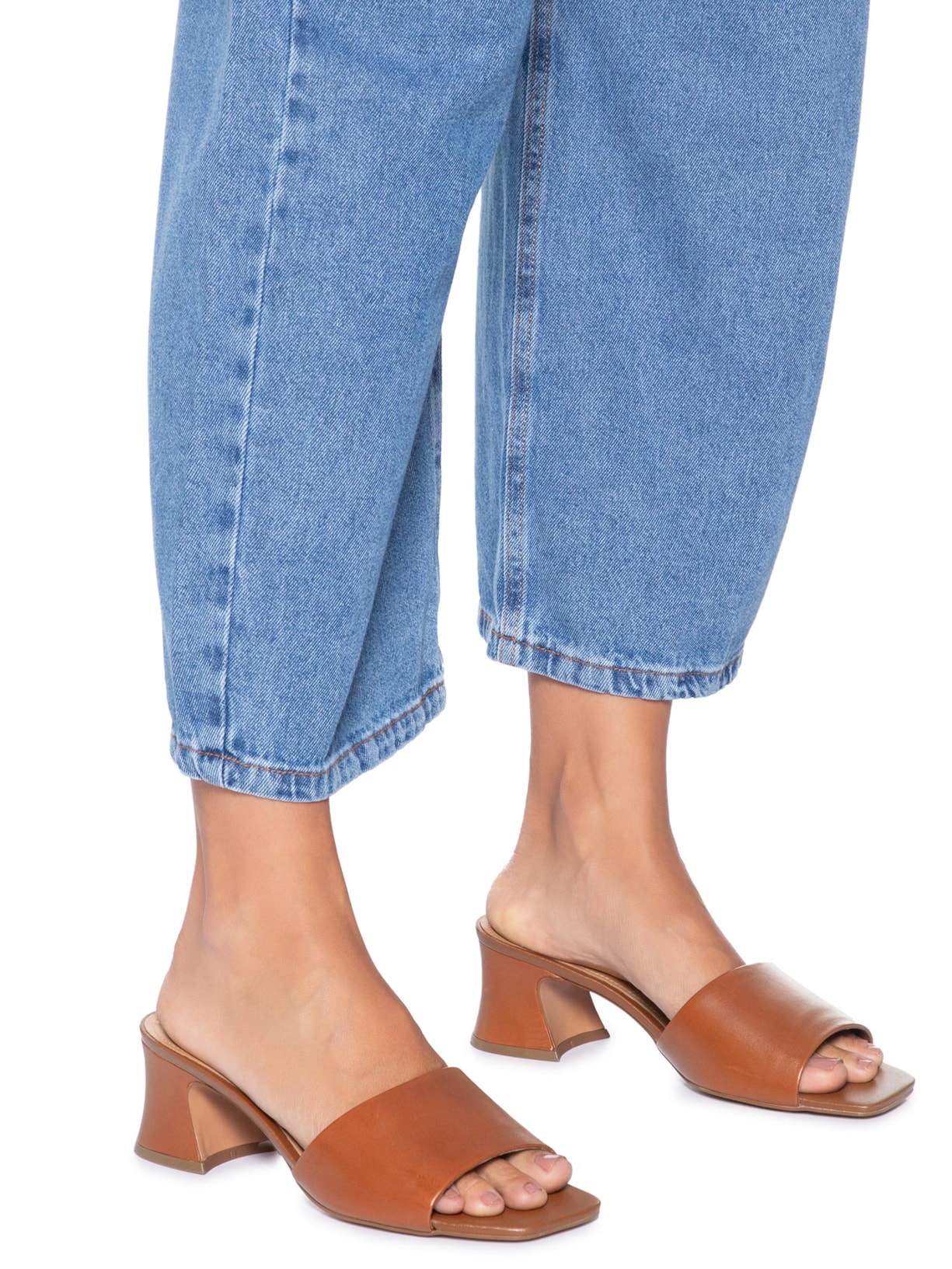 Sandália Feminina Mule Couro Marrom Arezzo
