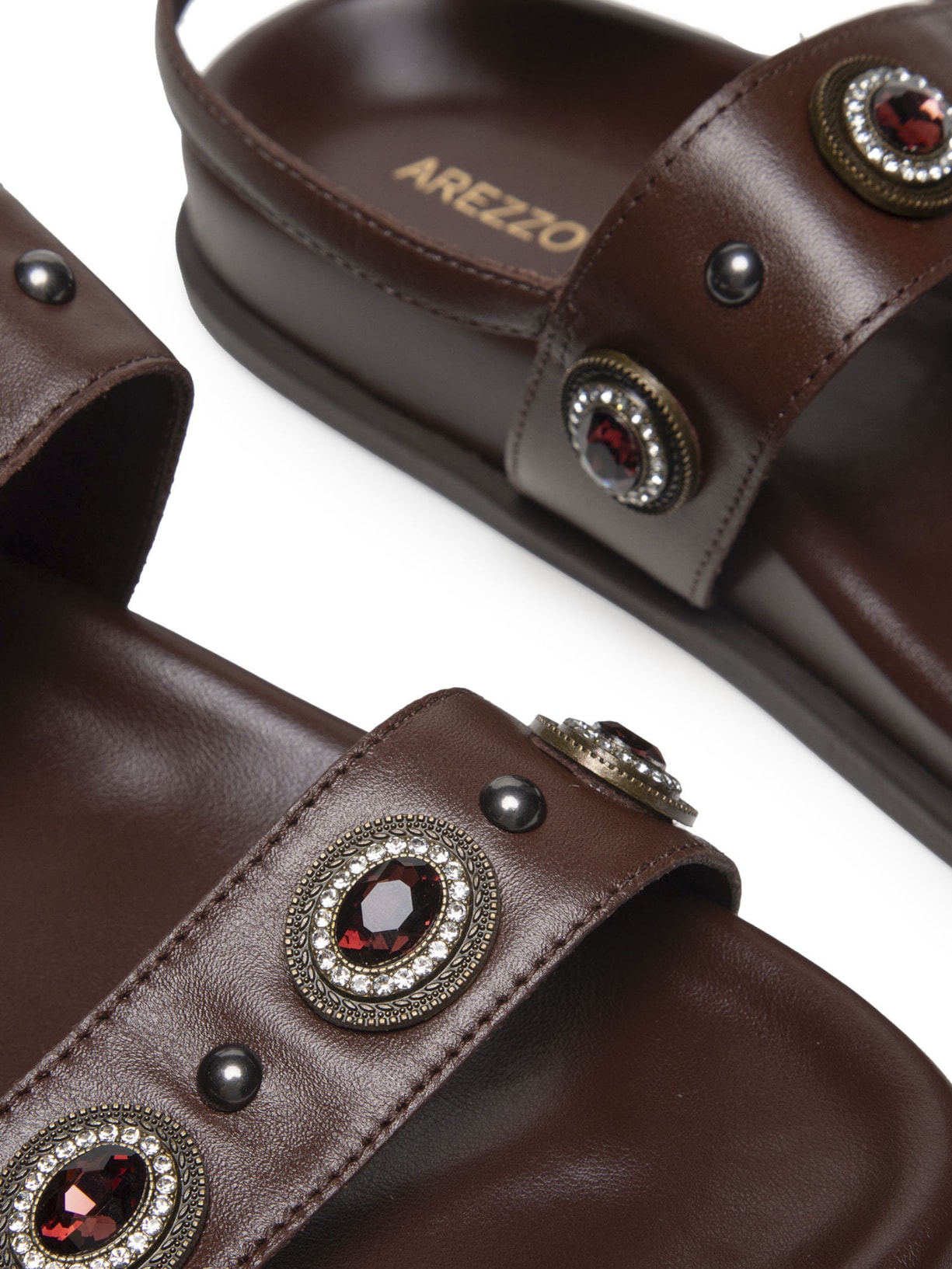 Sandália Feminina Papete Escuro Couro Pedrarias Marrom Arezzo