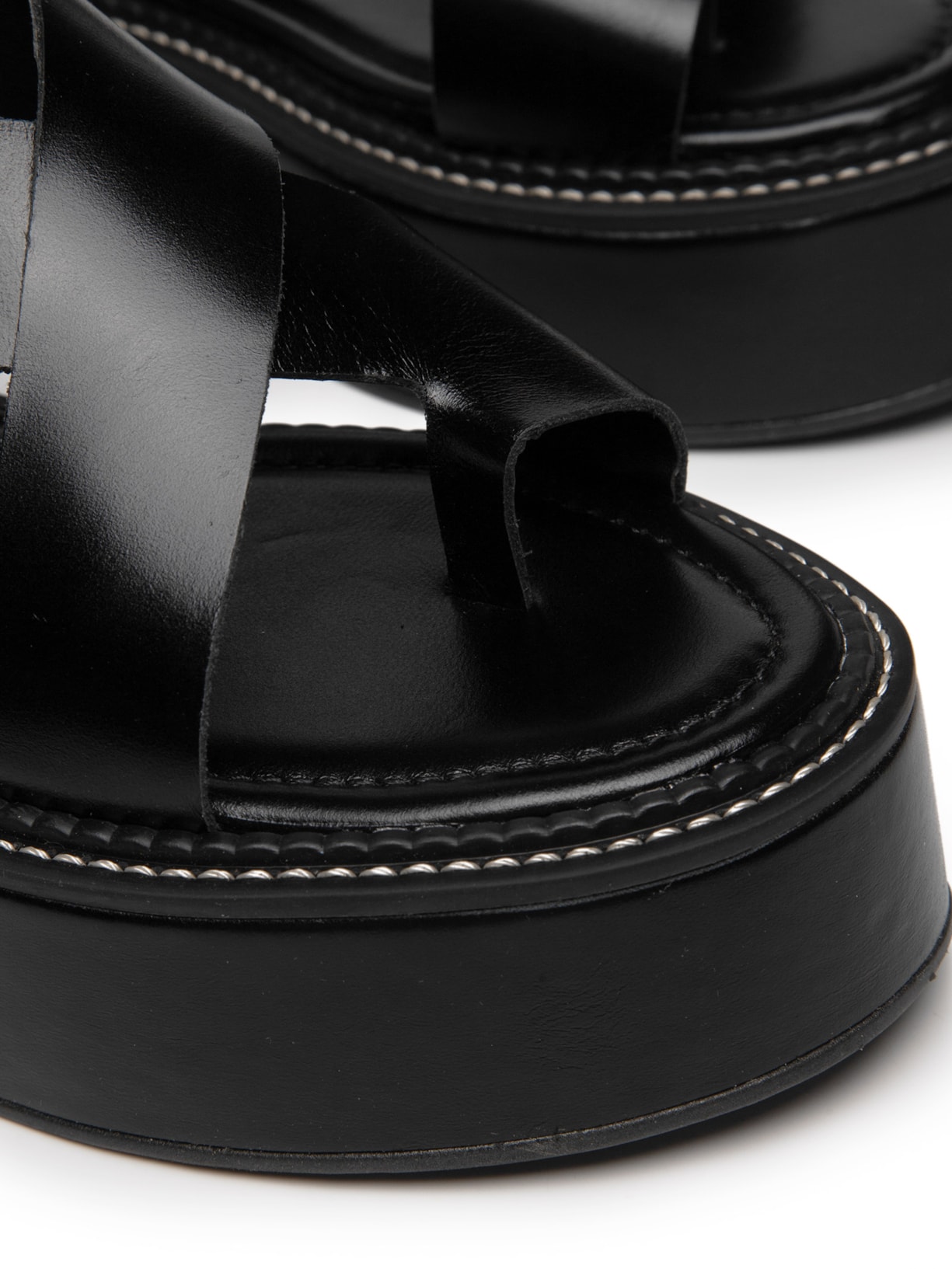 Sandália Feminina Plataforma Couro Com Tiras Preto Basiq