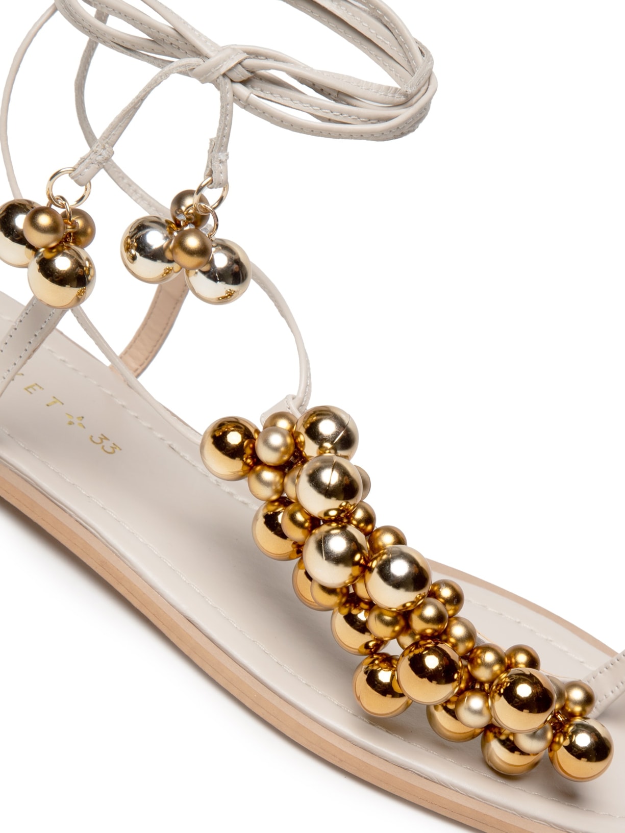 Sandália Feminina Rasteira Com Enfeites Metálicos Off White Market 33