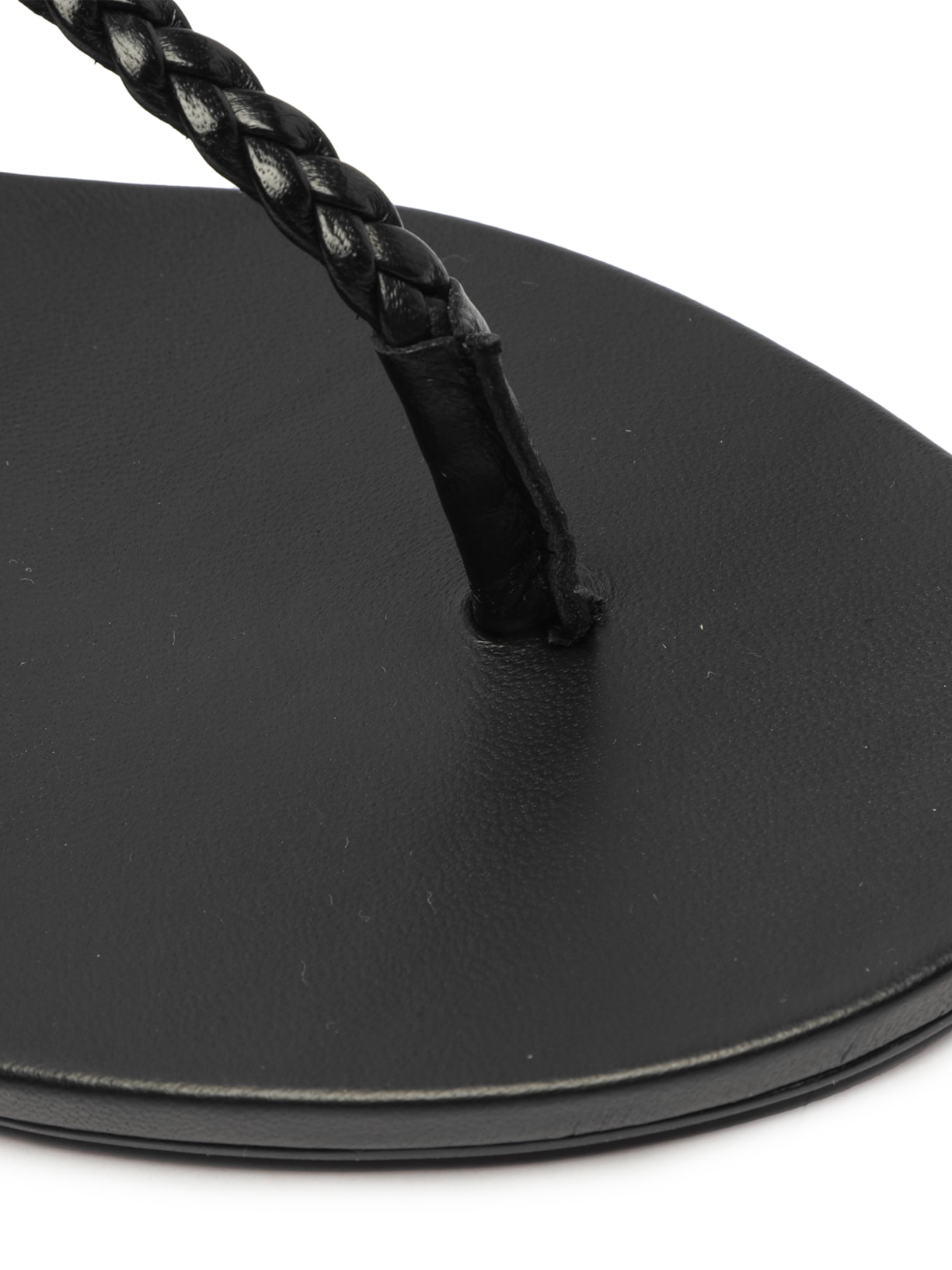 Sandália Feminina Rasteira Slim Tiras Trançadas Preto Arezzo