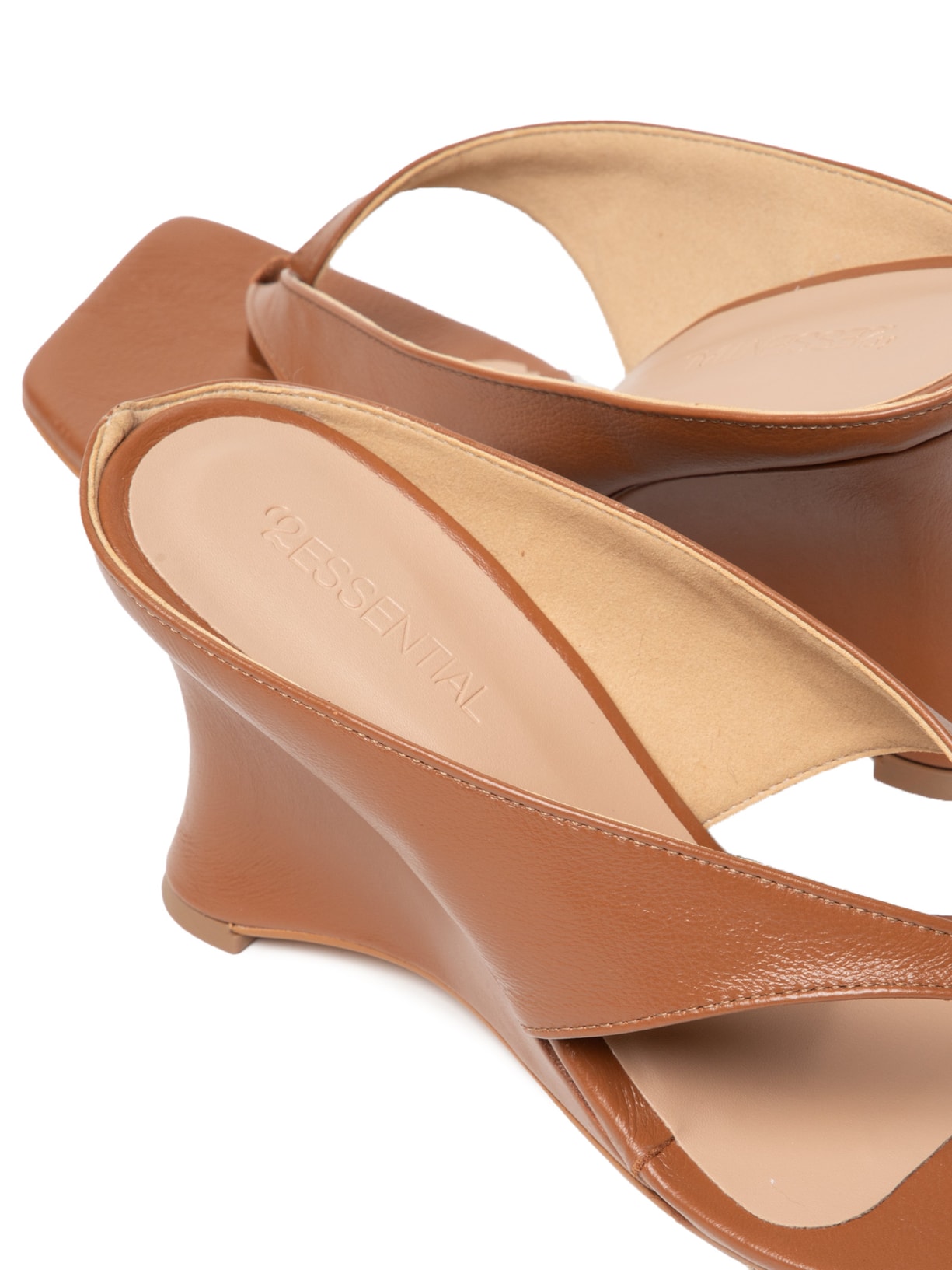 Sandália Feminina Salto Médio em Couro Bege '2Essential