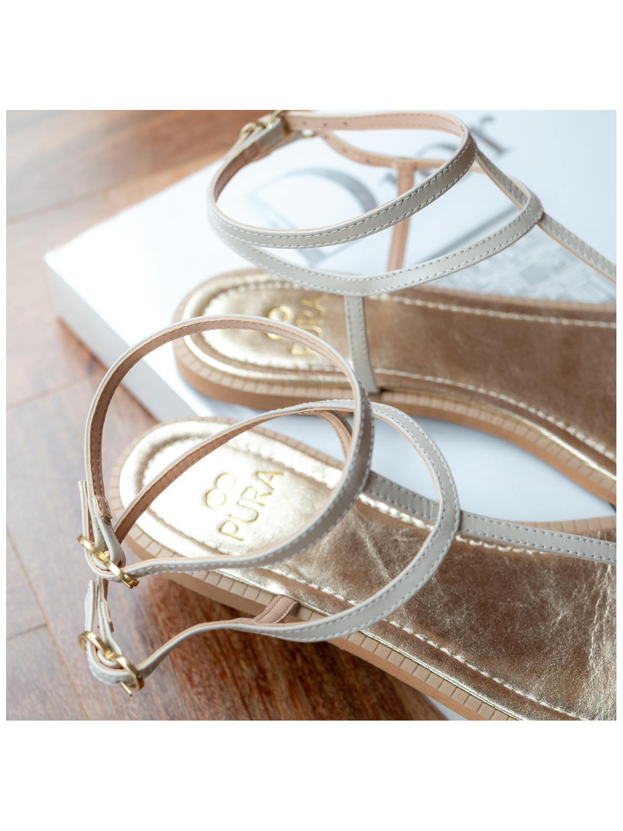 Sandália Flat Celina Champagne e Off White Pura