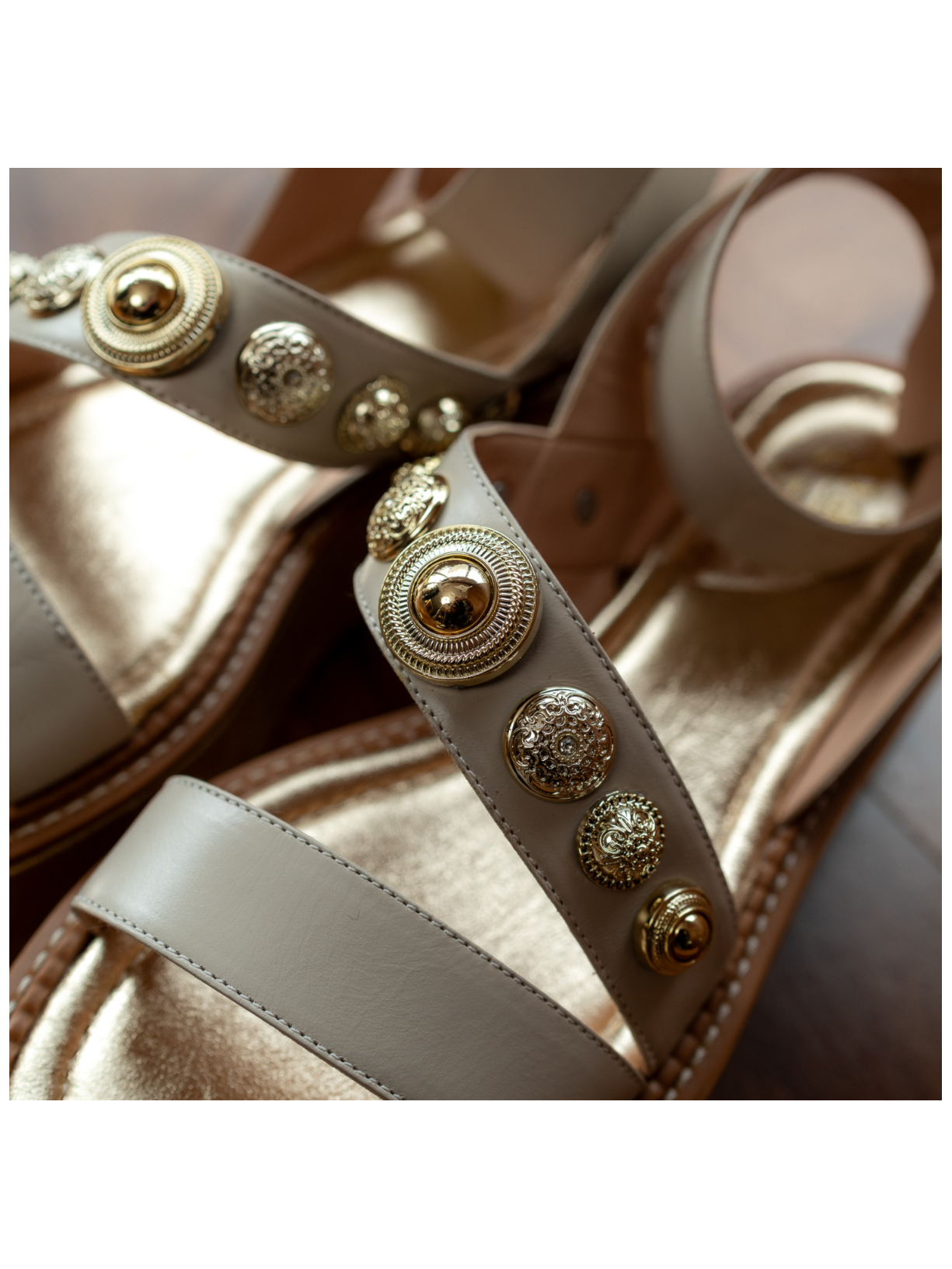 Sandália Flatform Mira Champagne e Off White Pura