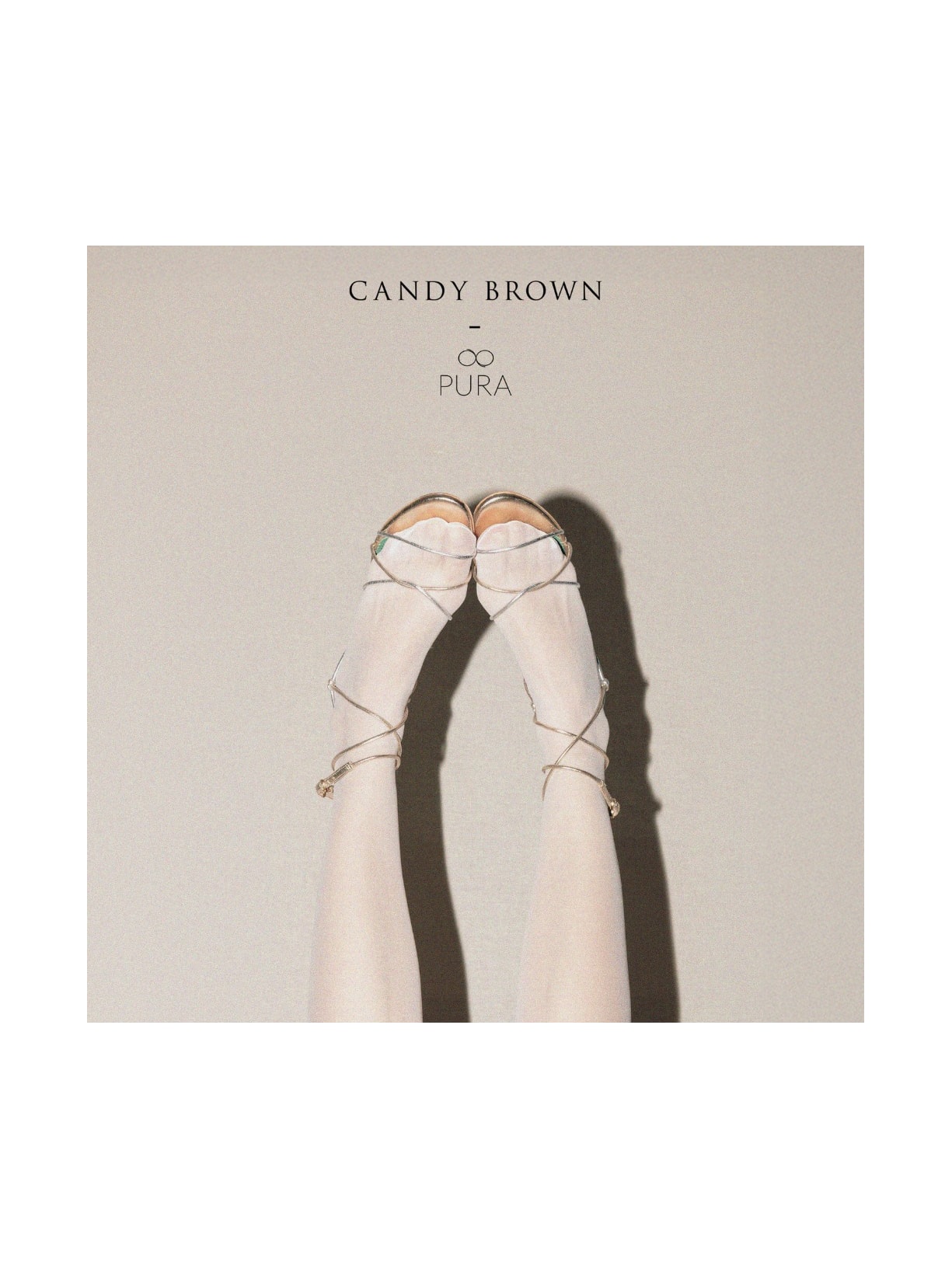 Sandália Salto Baixo Couro Cloe Champagne e Prata Pura