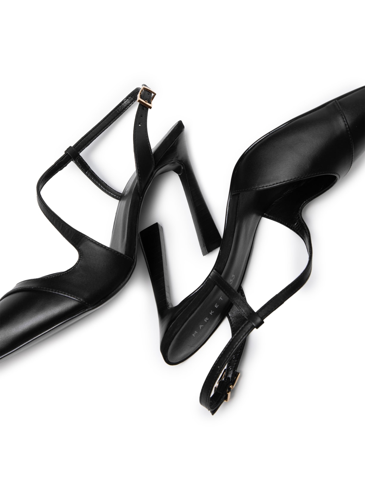 Scarpin Feminino Em Couro Com Salto Fino Preto Market 33