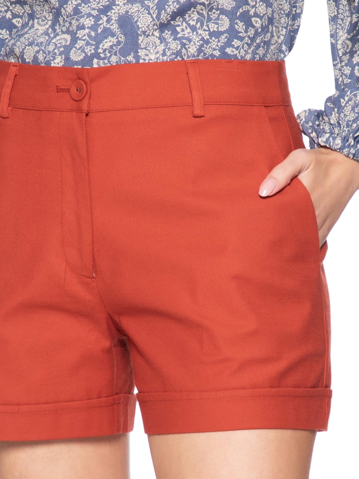 Short Alfaiataria Barra Virada Vermelho Maria Filó