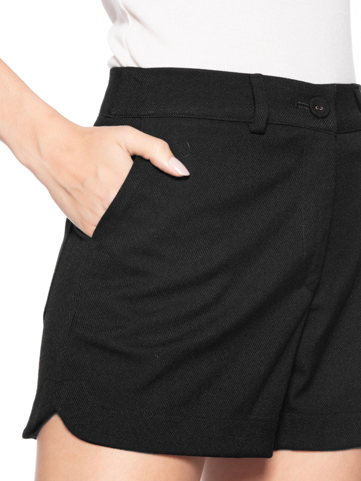 Short Feminino Alfaiataria Bolso Preto Maria Filó