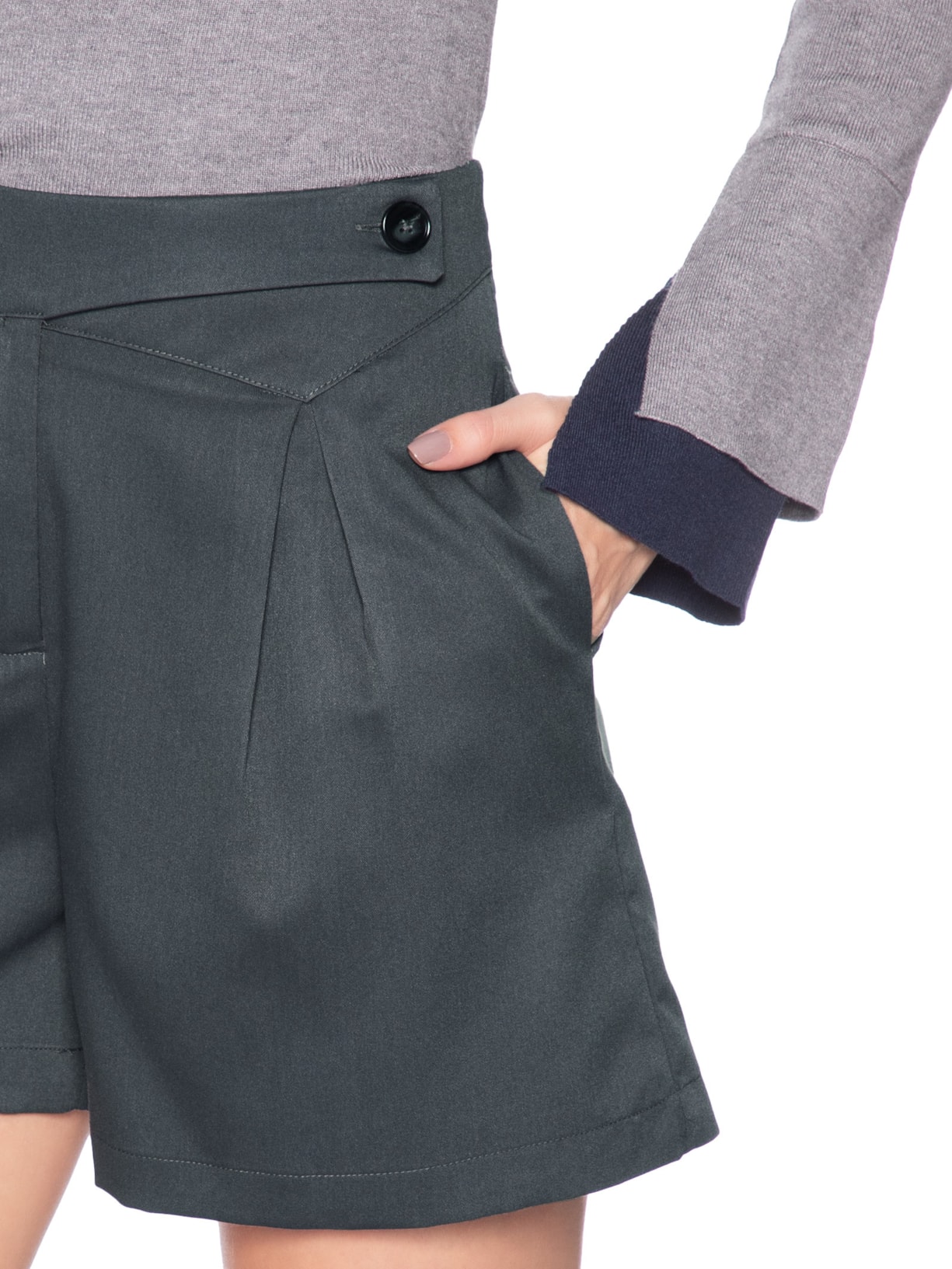 Short Feminino Com Cós Assimétrico Cinza Market 33