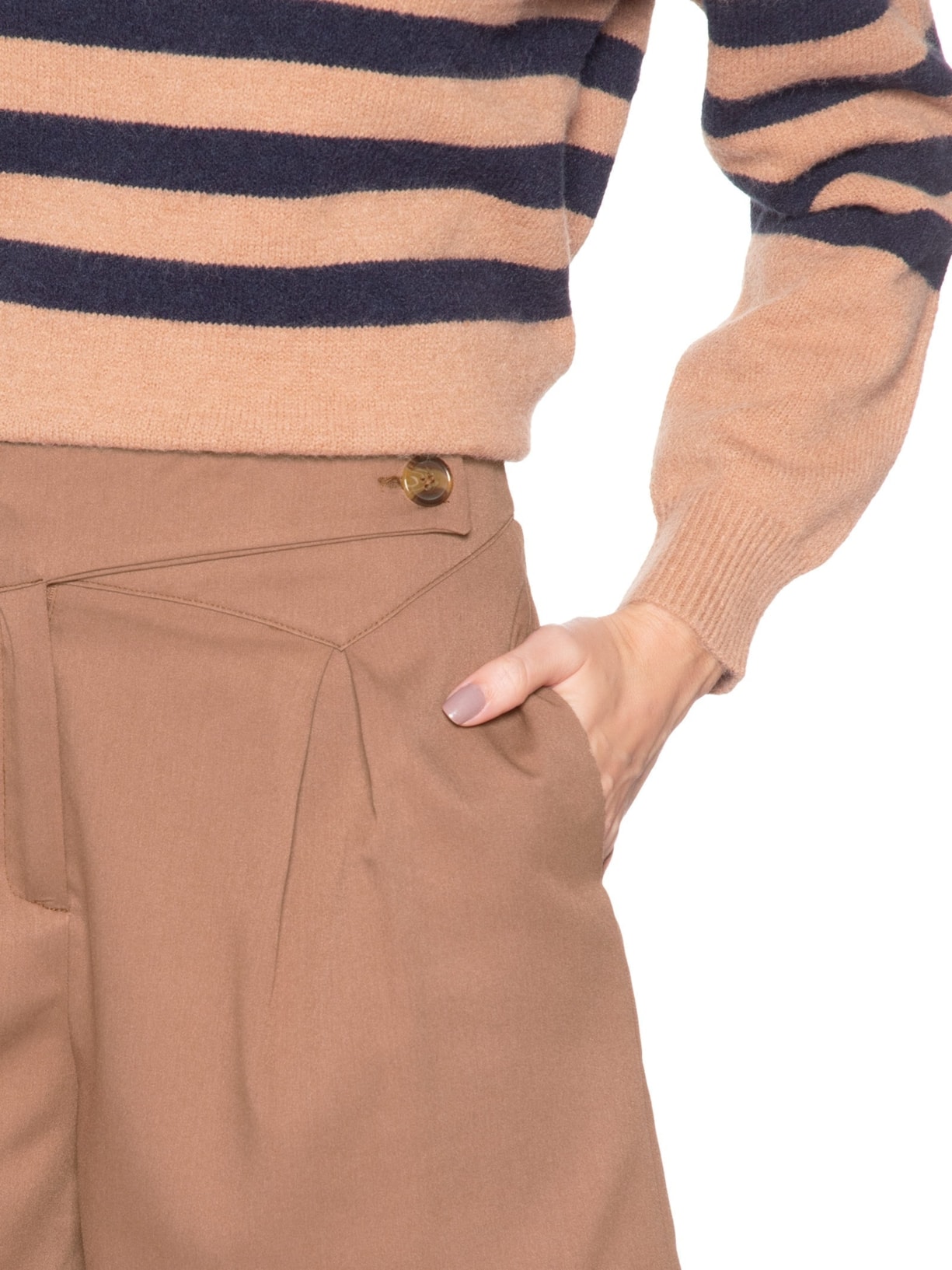 Short Feminino Com Cós Assimétrico Marrom Market 33