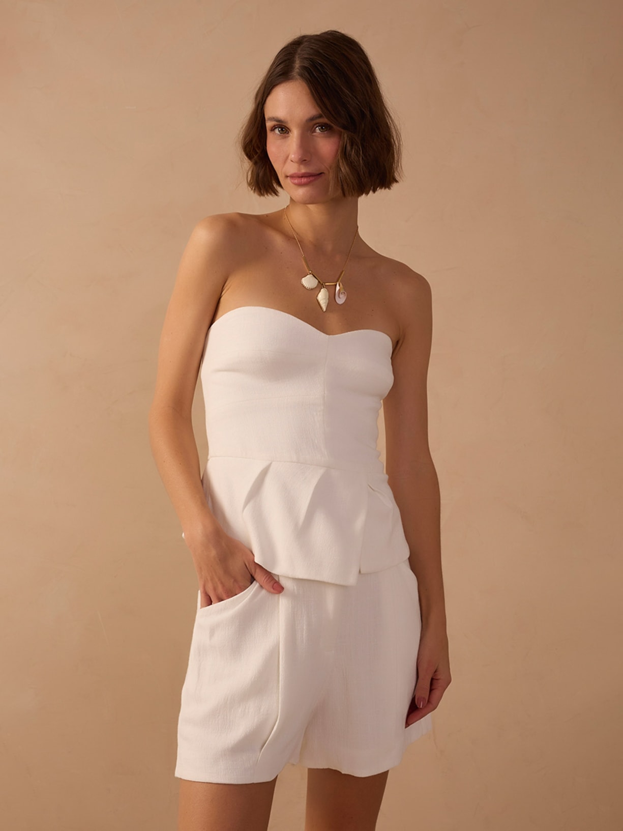 Short Feminino de Alfaiataria Pregas Branco Dress To