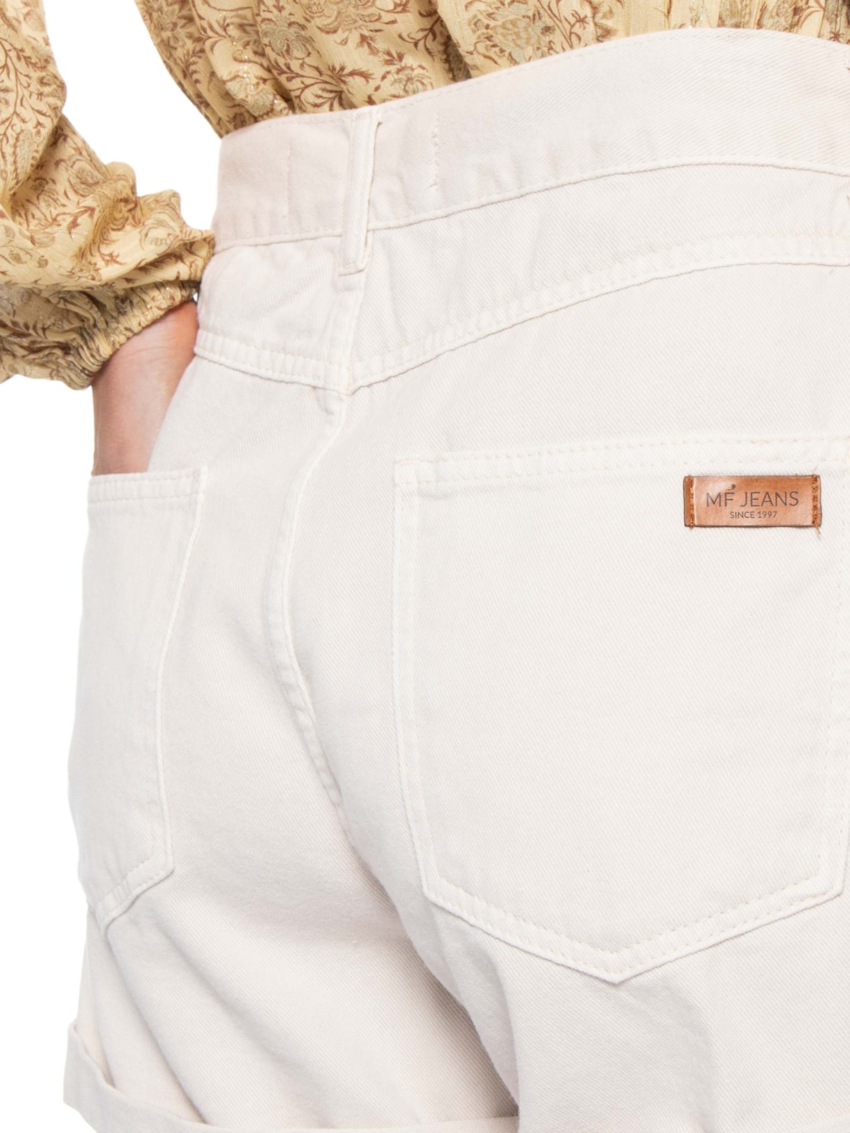 Short Feminino Sarja Barra Dobrada Off White Maria Filó