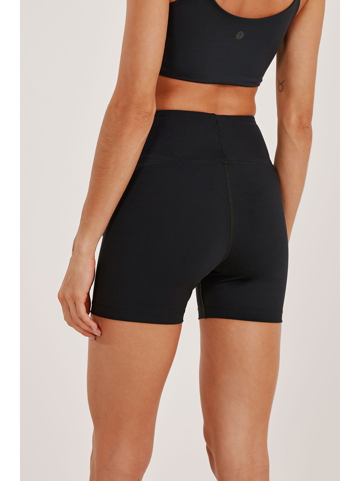 Short Fitness Preto Soft Skin Basic Lolli Yogini