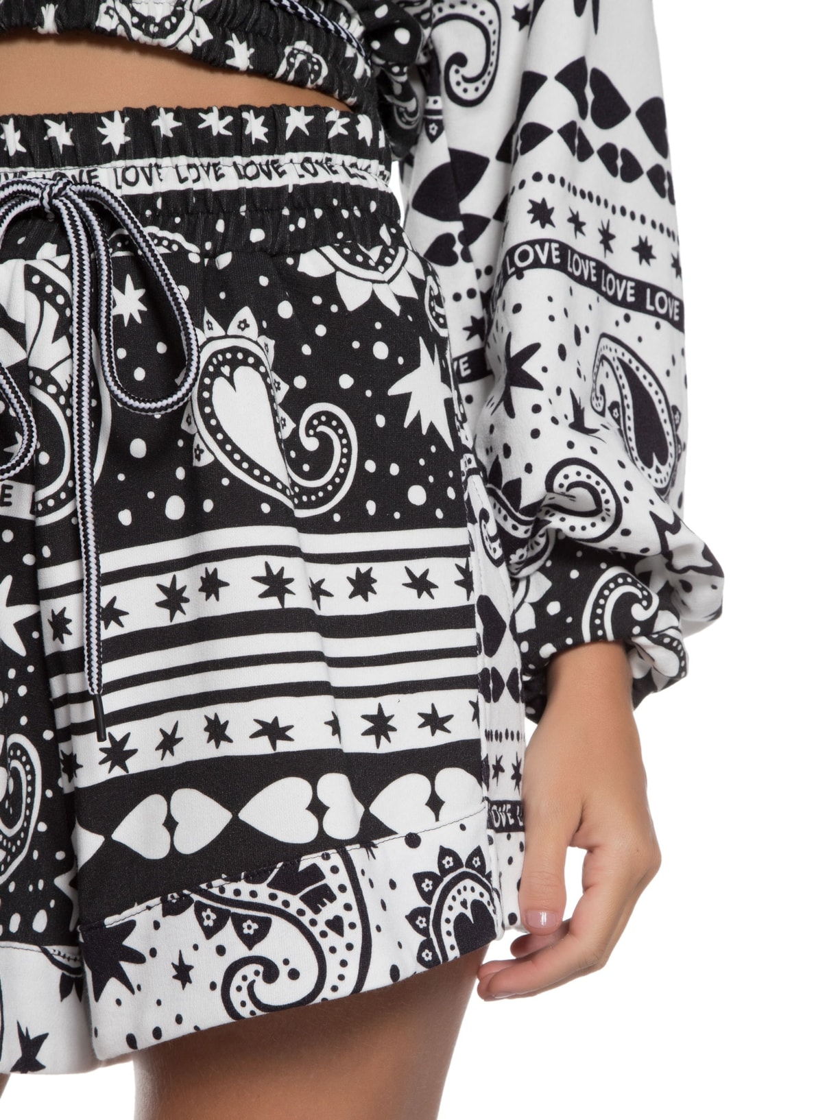 Short Moletom Estampa Paisley Love Preto Dress To