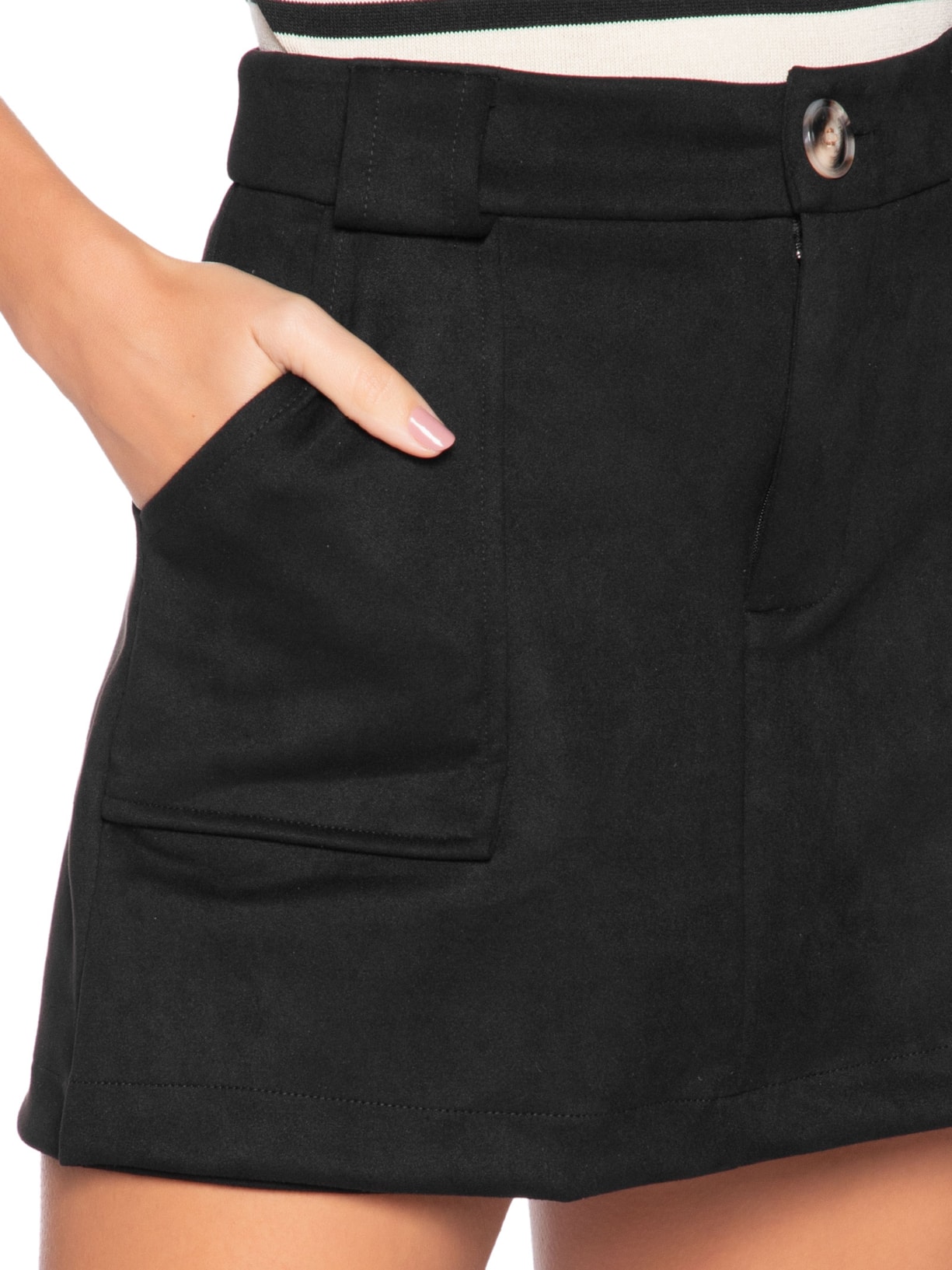 Short Saia em Suede com Bolsos Preto Basiq
