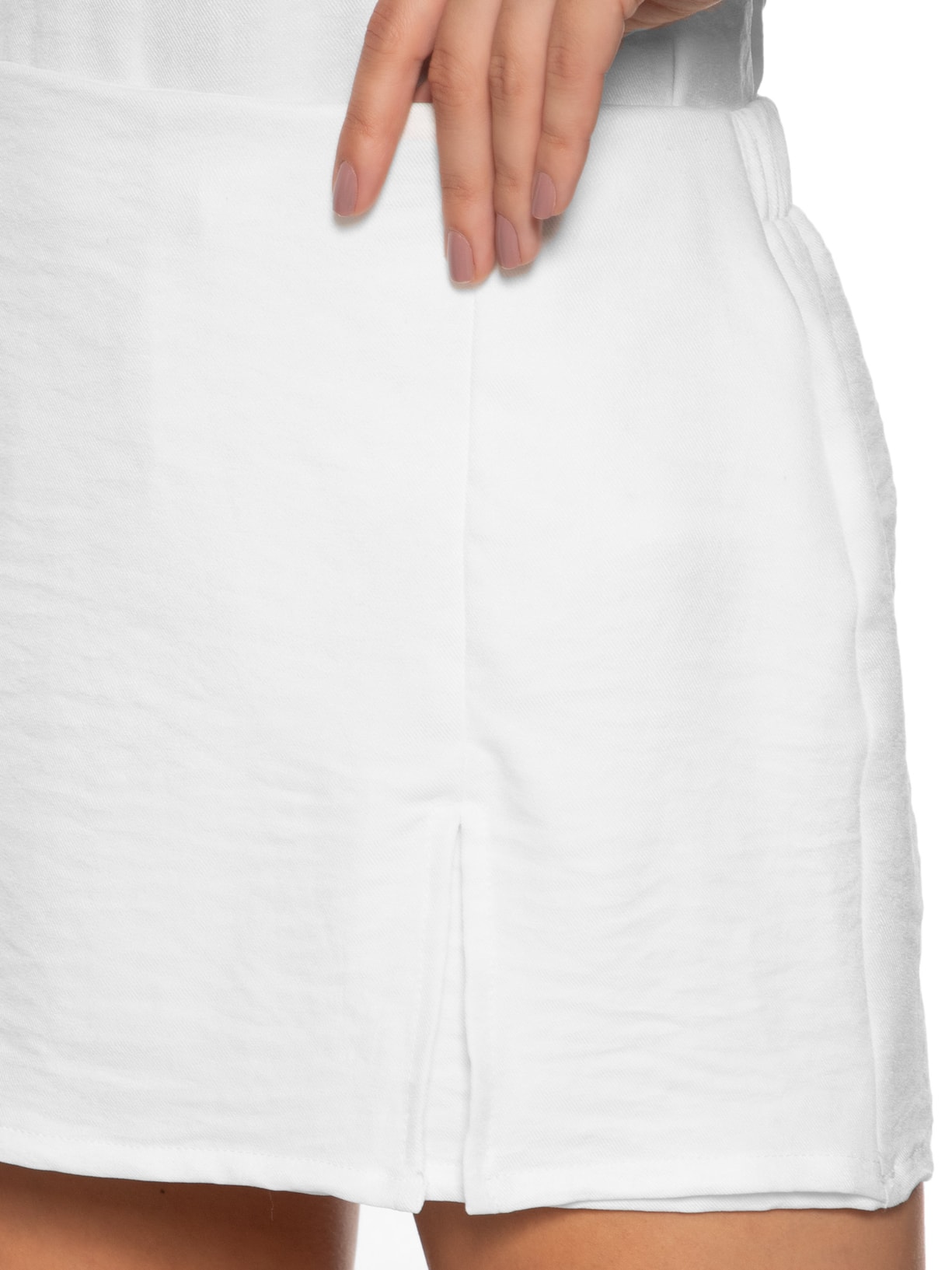 Short Saia Leve Com Fenda Branco Basiq