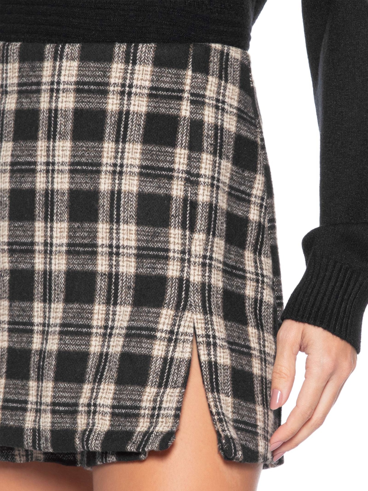 Short Saia Xadrez Com Fenda Preto Basiq