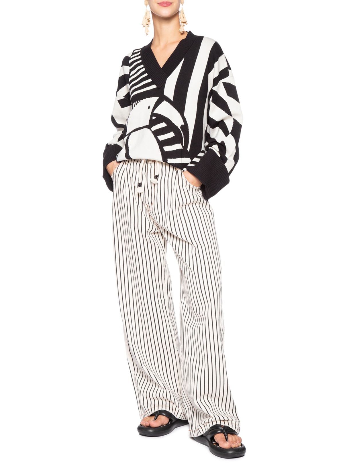 Suéter Feminino Tricot Decote V Tuca Legal Preto Farm