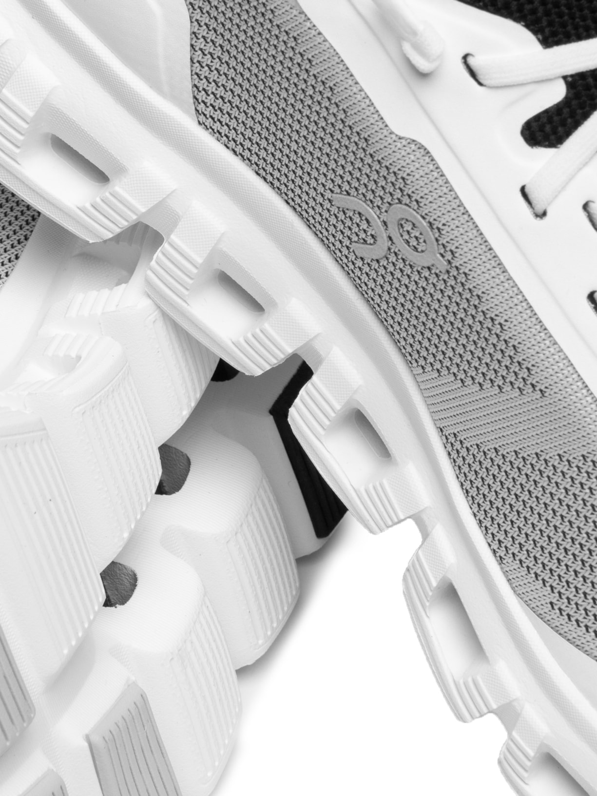 Tênis Feminino Cloud 6 Versa Preto On Running