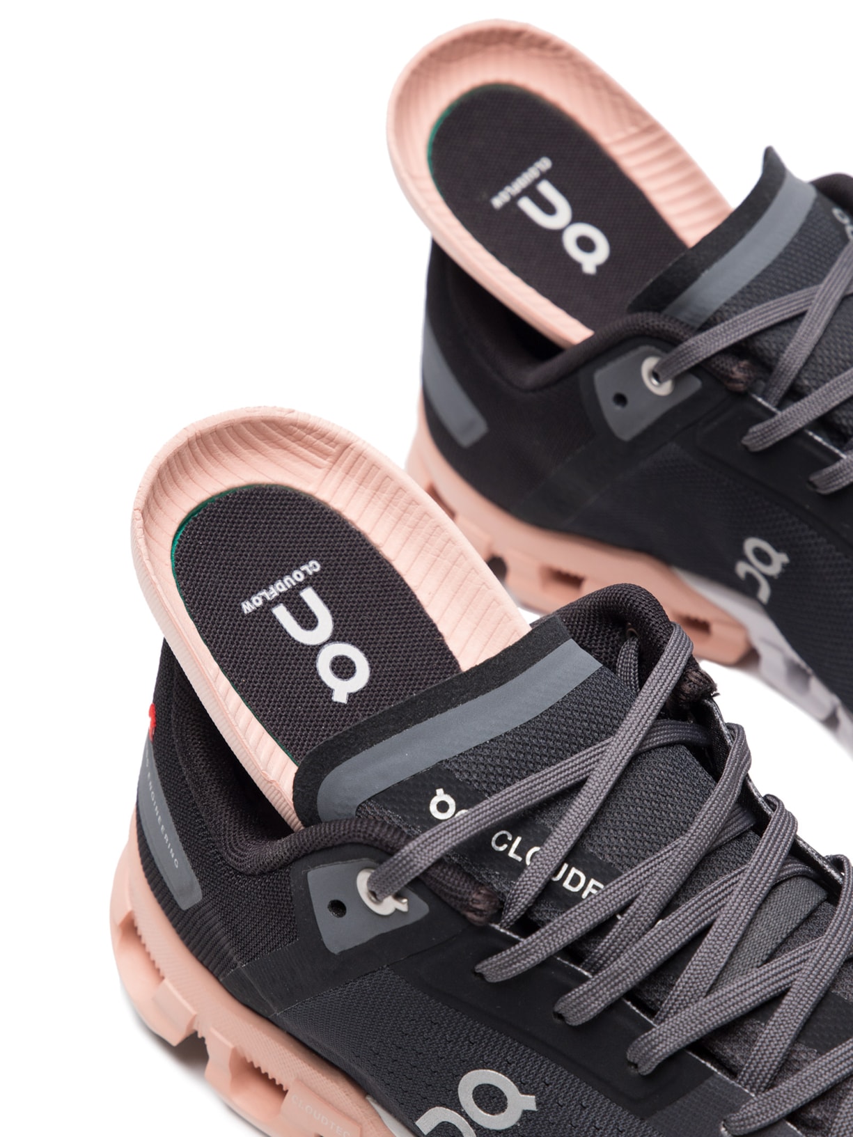 Tênis Feminino Cloudflow Cinza On Running