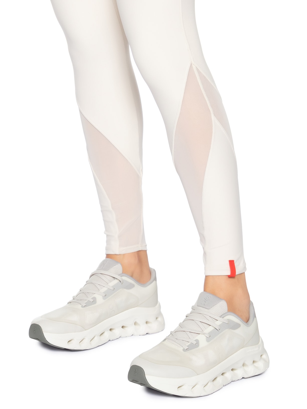 Tênis Feminino Cloudtilt Remix 1 Off White On Running