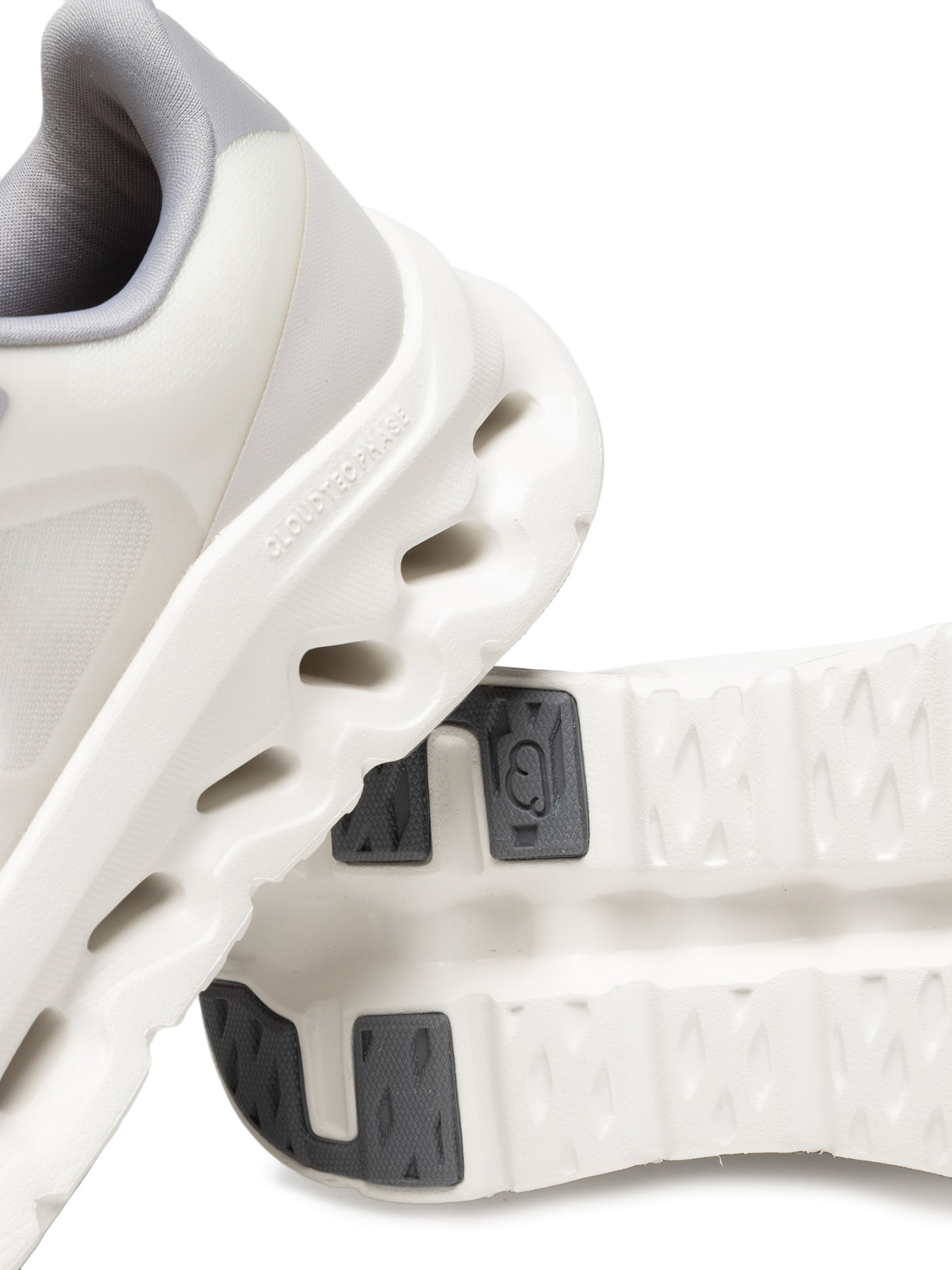 Tênis Feminino Cloudtilt Remix 1 Off White On Running