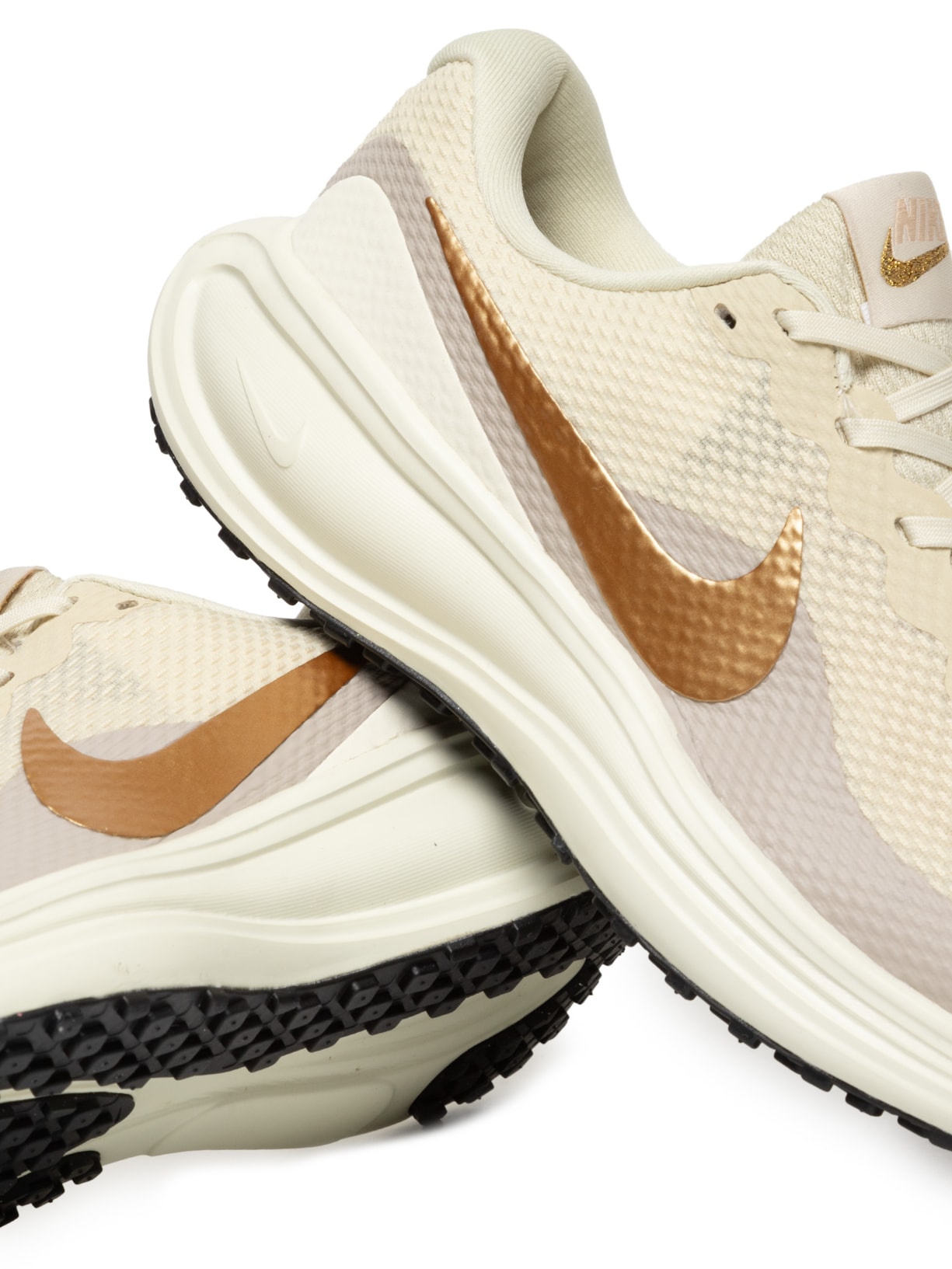 Tênis Feminino Revolution 8 Bege Nike