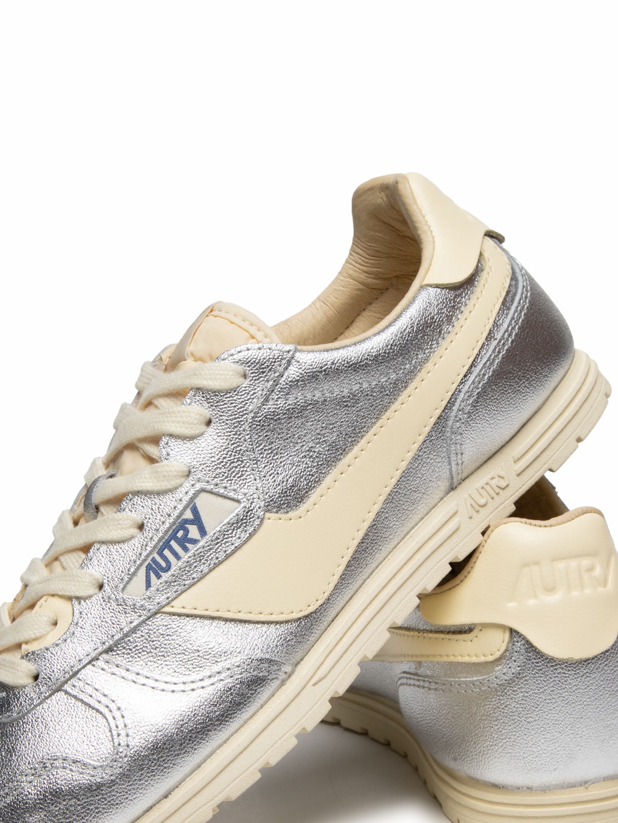 Tênis Feminino Windspin Low Laminated Leather Prateado Autry