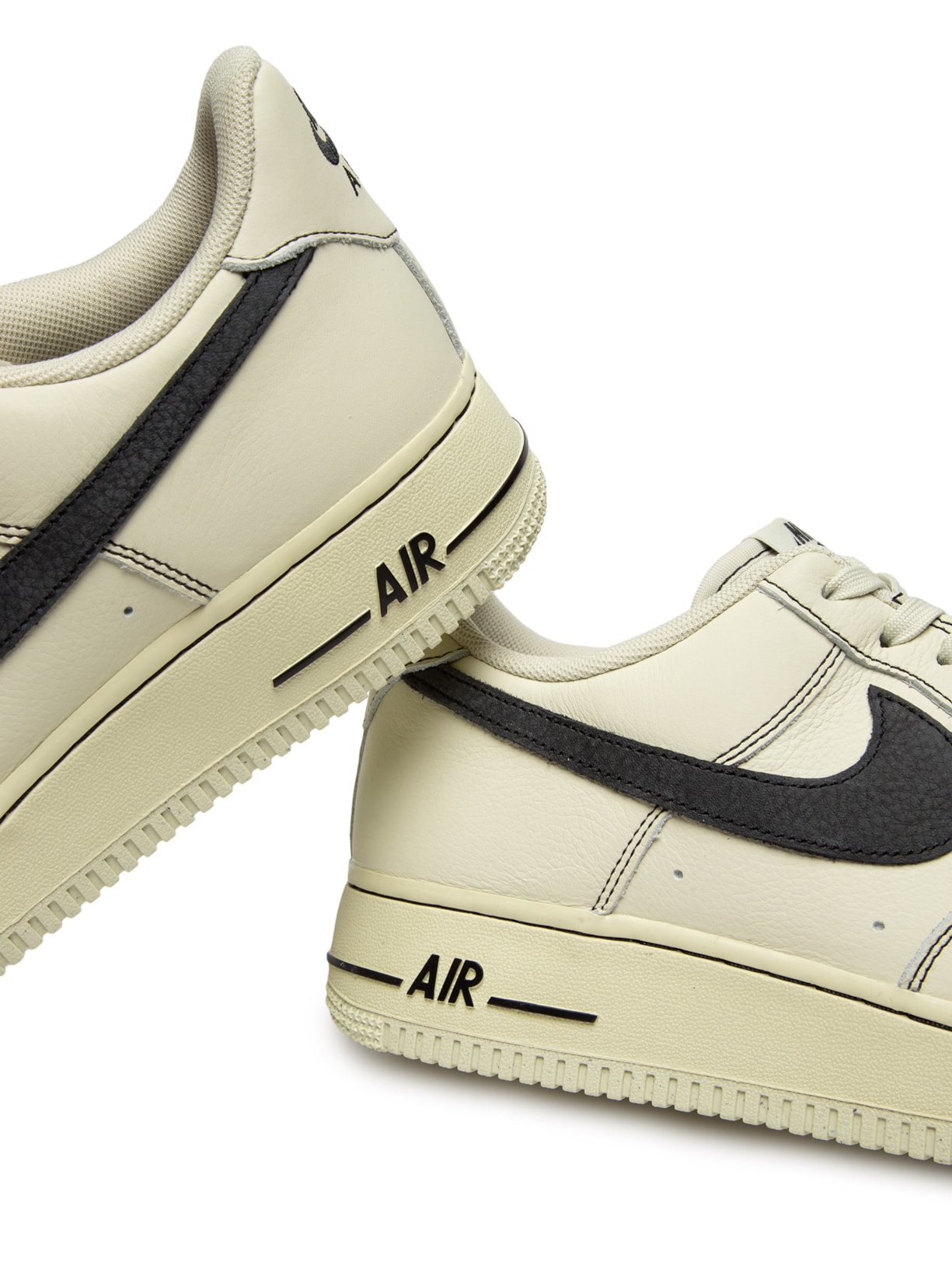 Tênis Masculino Air Force 1’07 LV8 – Marrom Nike