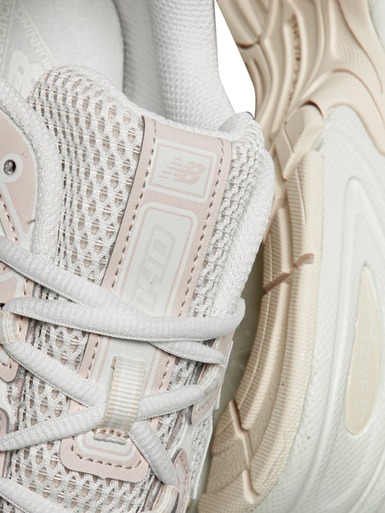 Tênis Unissex 740 Bege New Balance