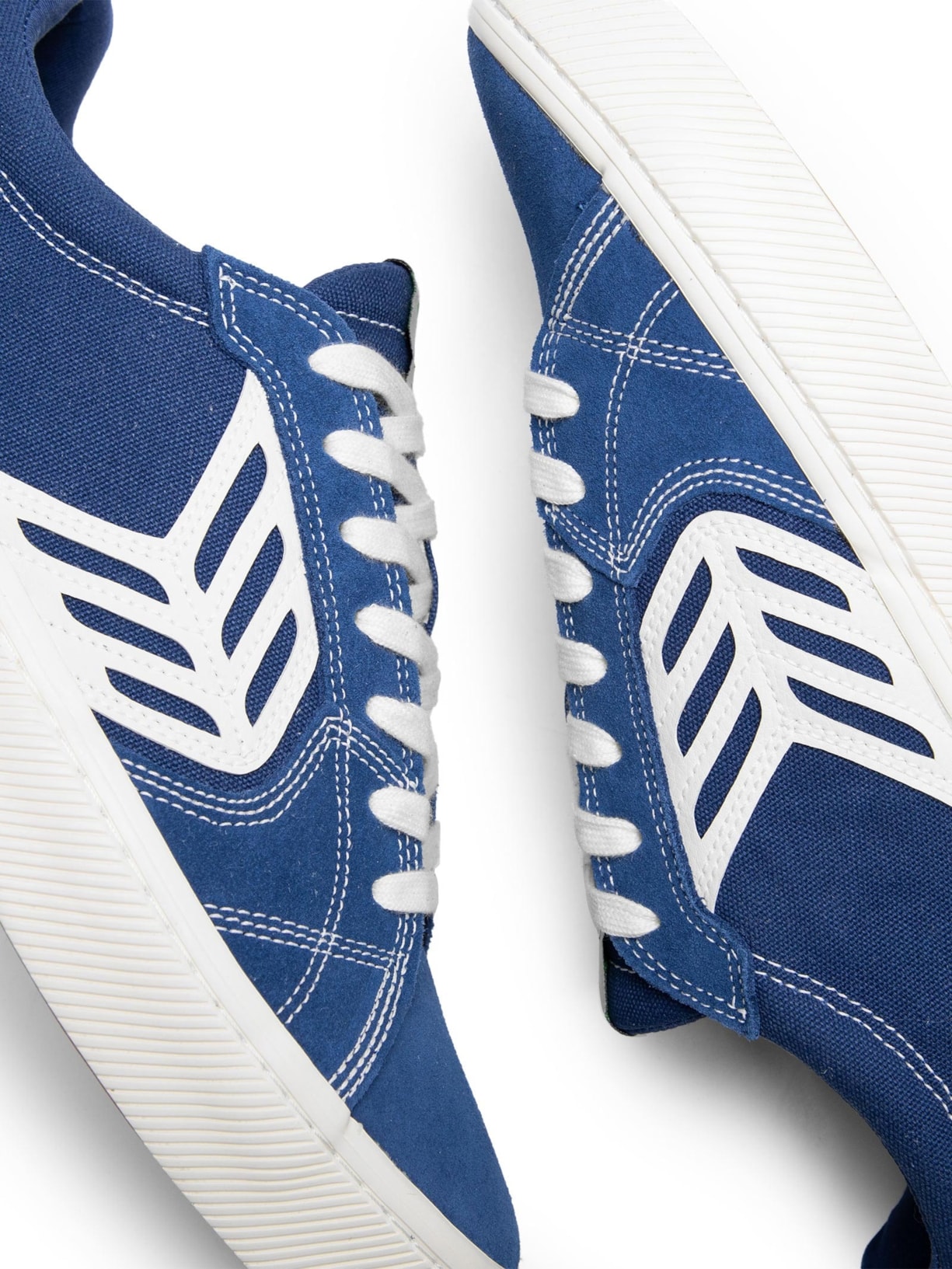 Tênis Unissex Pro Skate Mystery Suede And Canvas Contrast Thread Ivory Azul Cariuma