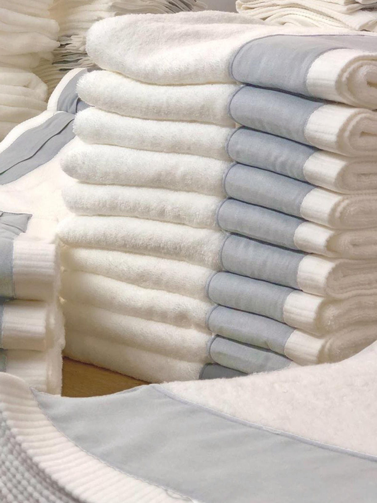 Toalha Lavabo Lino Gris Viés Cinza Blue Gardenia