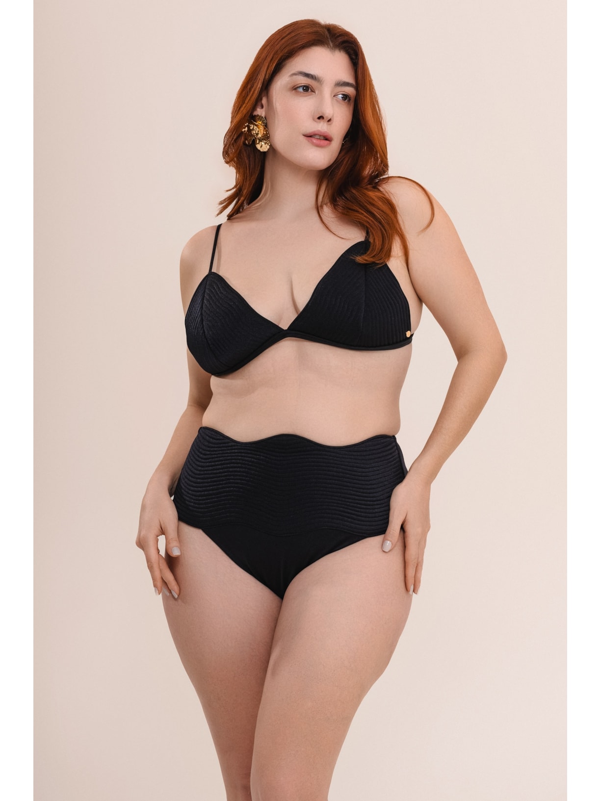 top biquíni triângulo maat preto Suntime