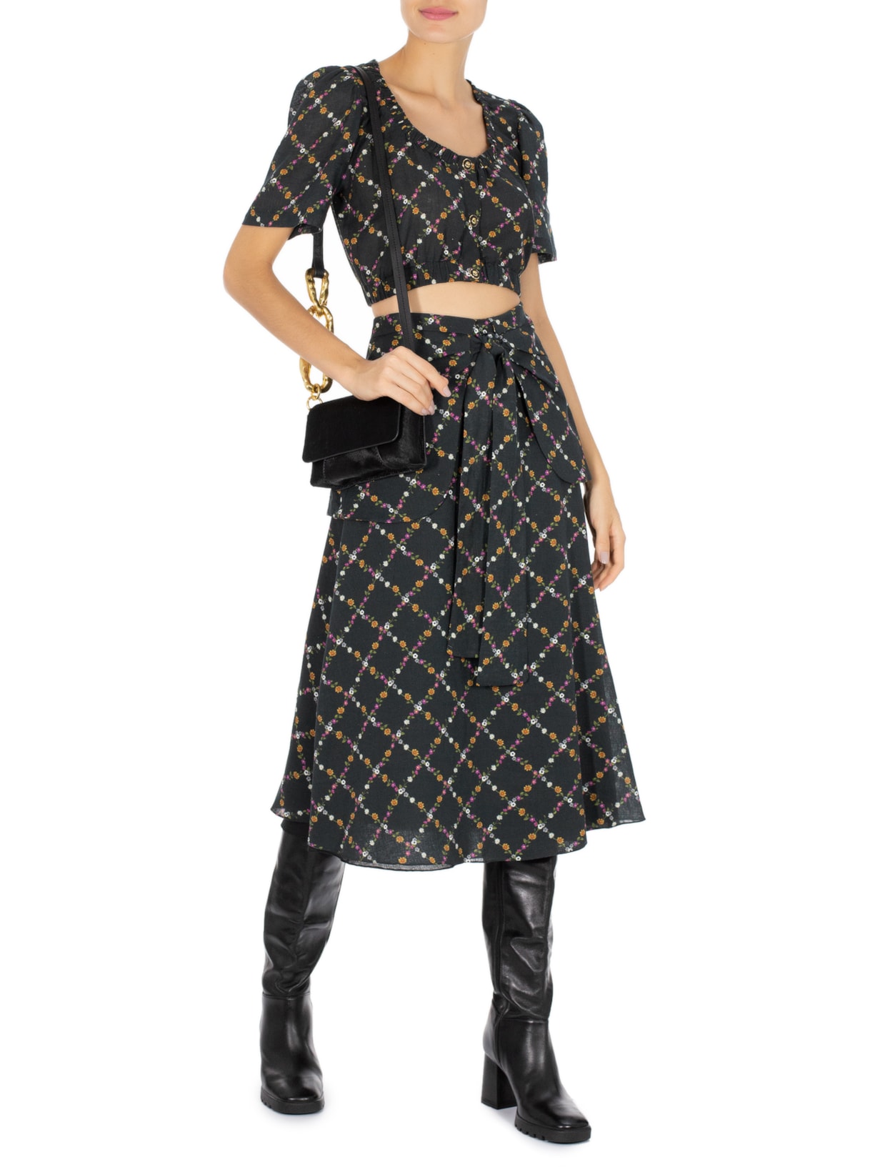 Top Cropped Manga Curta Preto Iorane