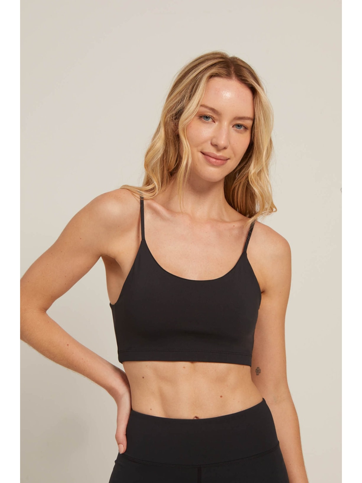 Top Fitness Alça Fina Preto Soft Skin Bali Yogini