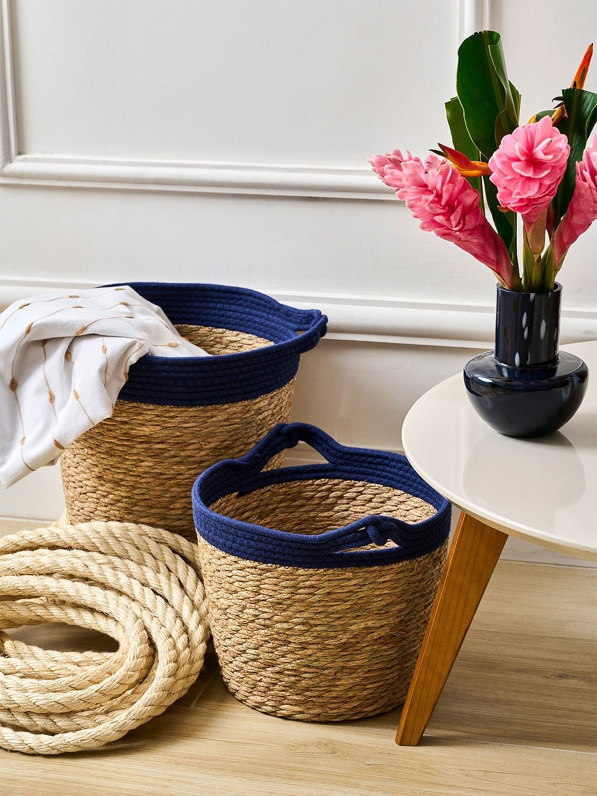 Vaso Blue Em Vidro Azul Le Lis Casa