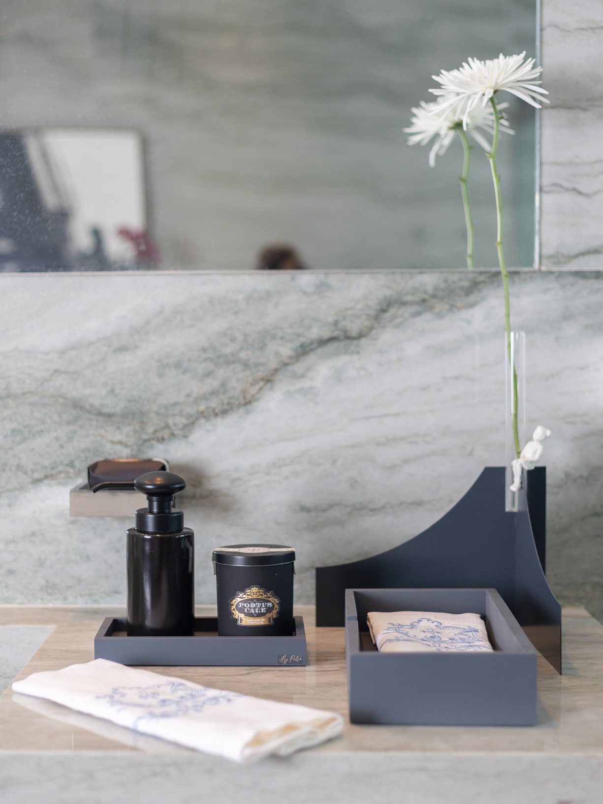 Vela Copo Com Tampa Ruby Red Preto Castelbel