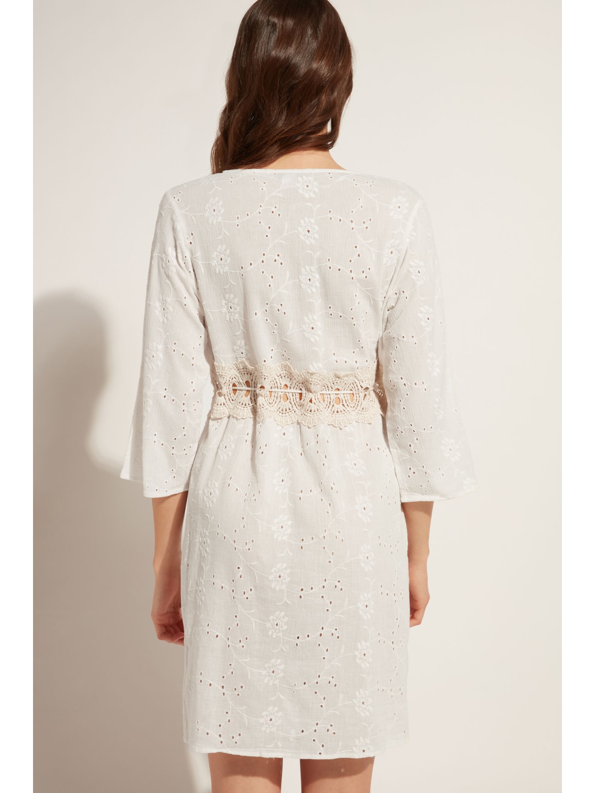 Vestido Com Bordado Inglês e Paetês Branco Calzedonia