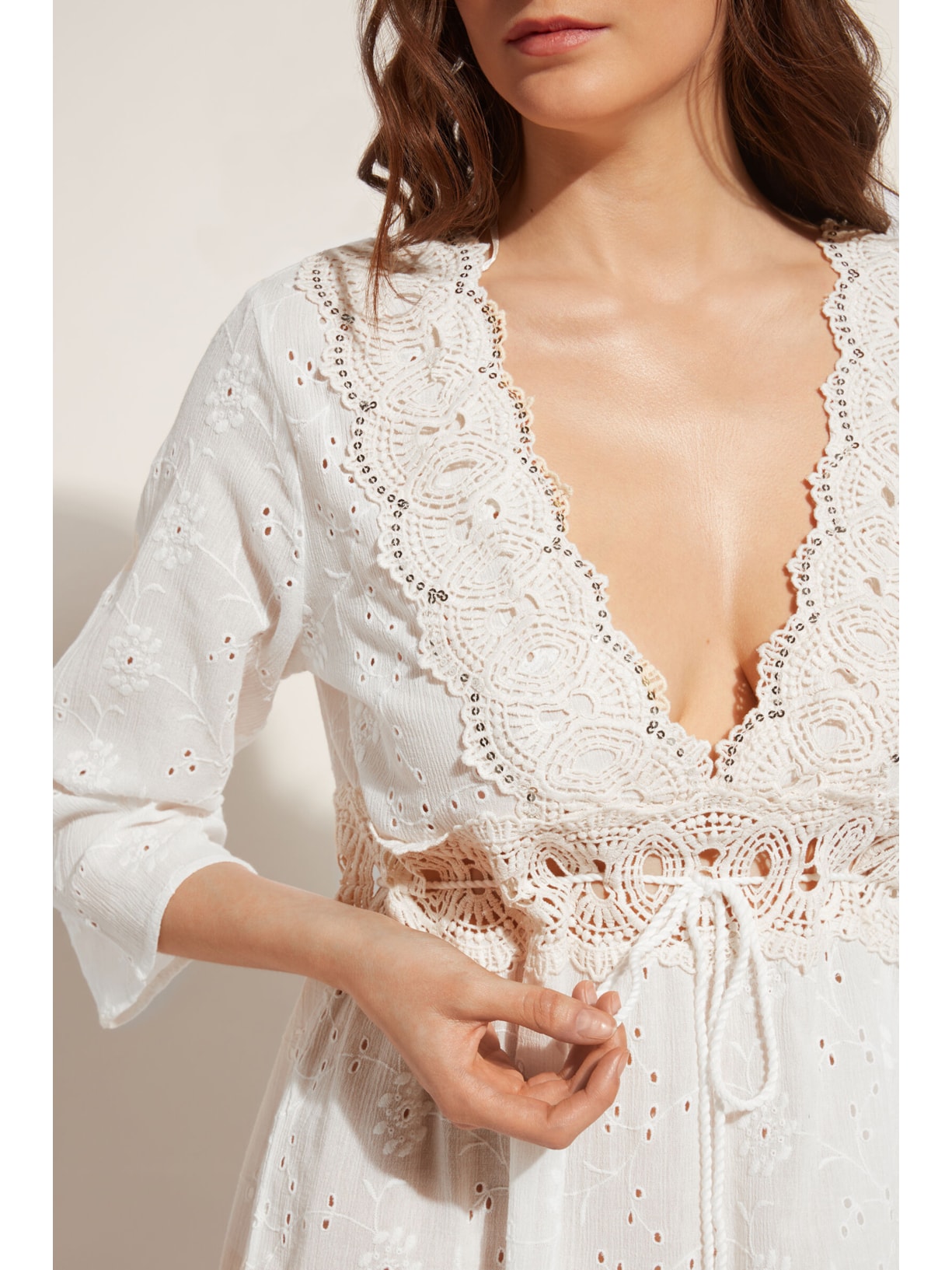 Vestido Com Bordado Inglês e Paetês Branco Calzedonia