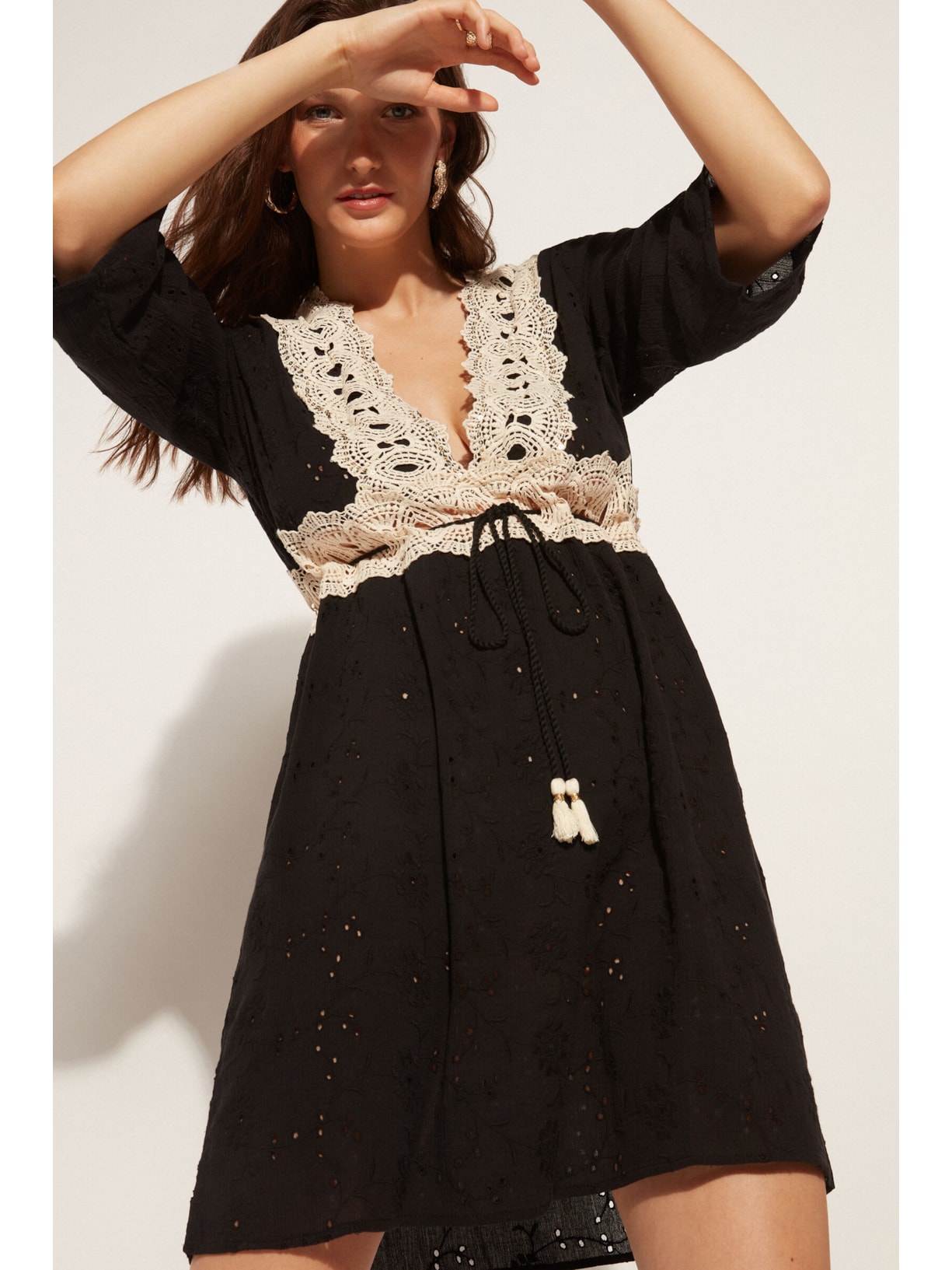 Vestido Com Bordado Inglês Preto Calzedonia