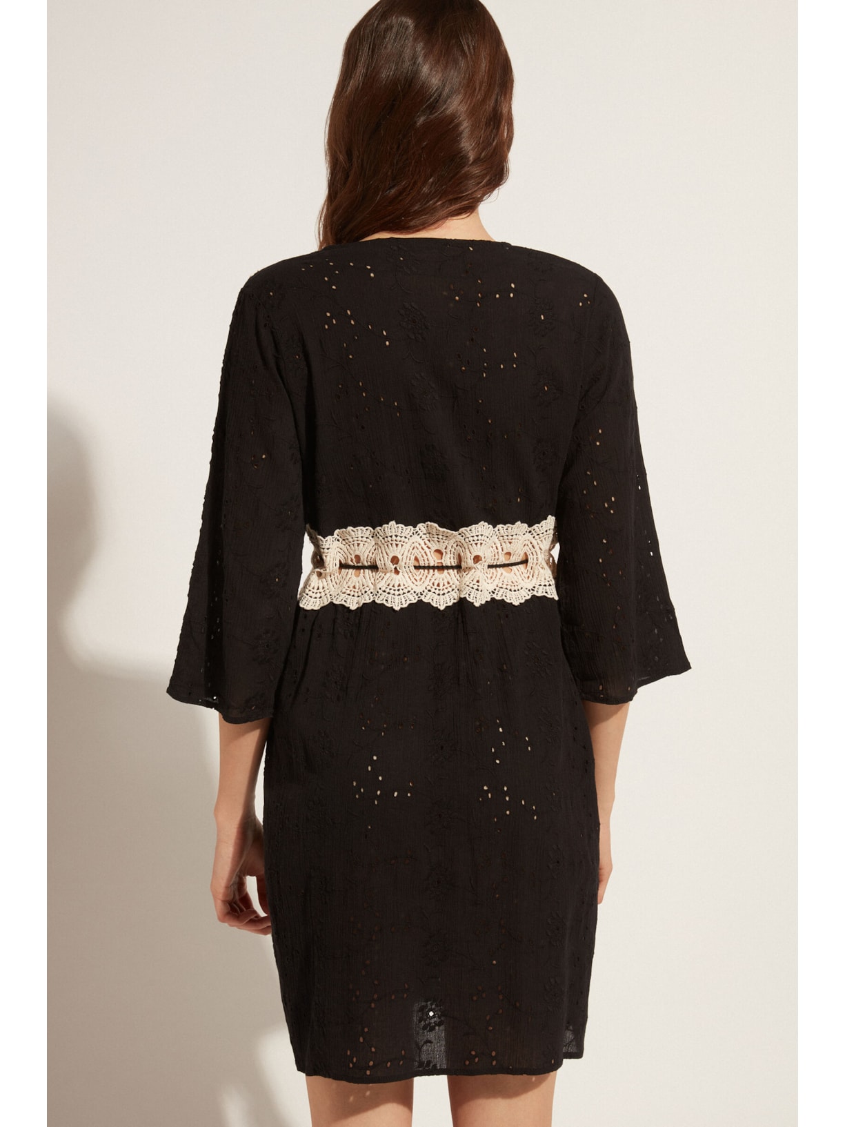 Vestido Com Bordado Inglês Preto Calzedonia
